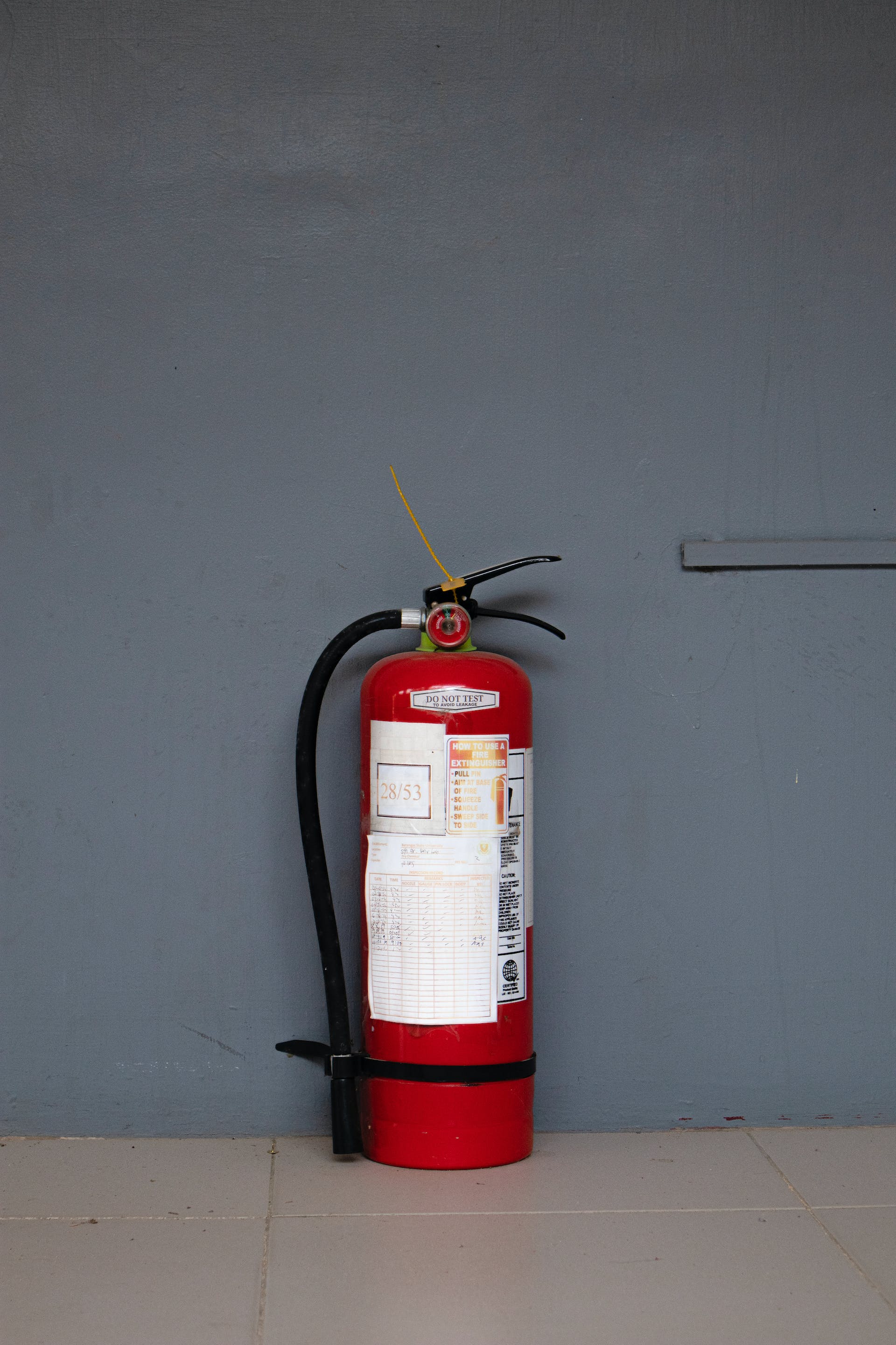 A fire extinguisher | Source: Pexels