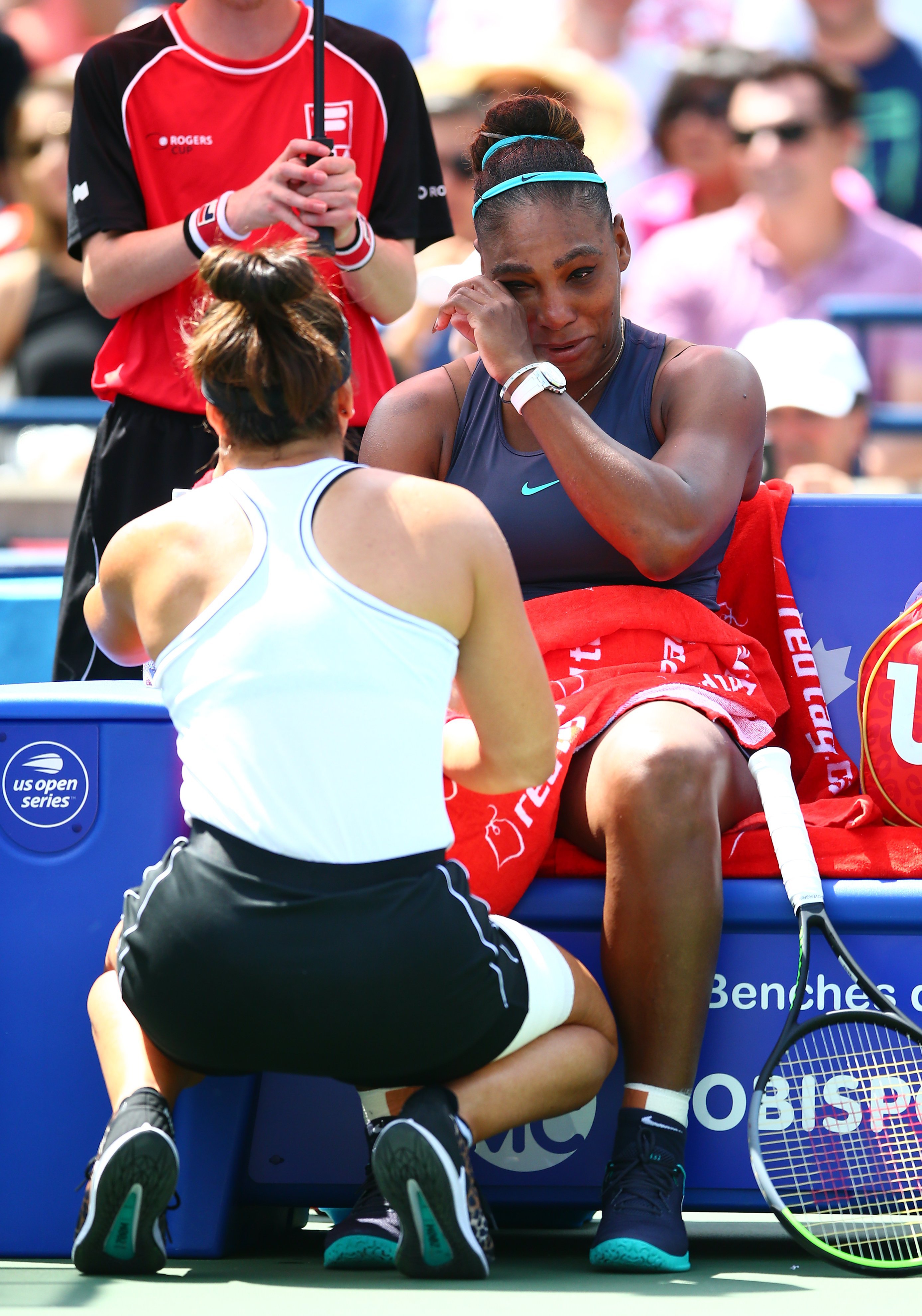 Serena Williams speaks with Bianca Andreescu following her withdrawal from the final match due to a back injury on Day 9 of the Rogers Cup on Aug. 11, 2019 in Toronto, Canada. |Photo: Getty Images