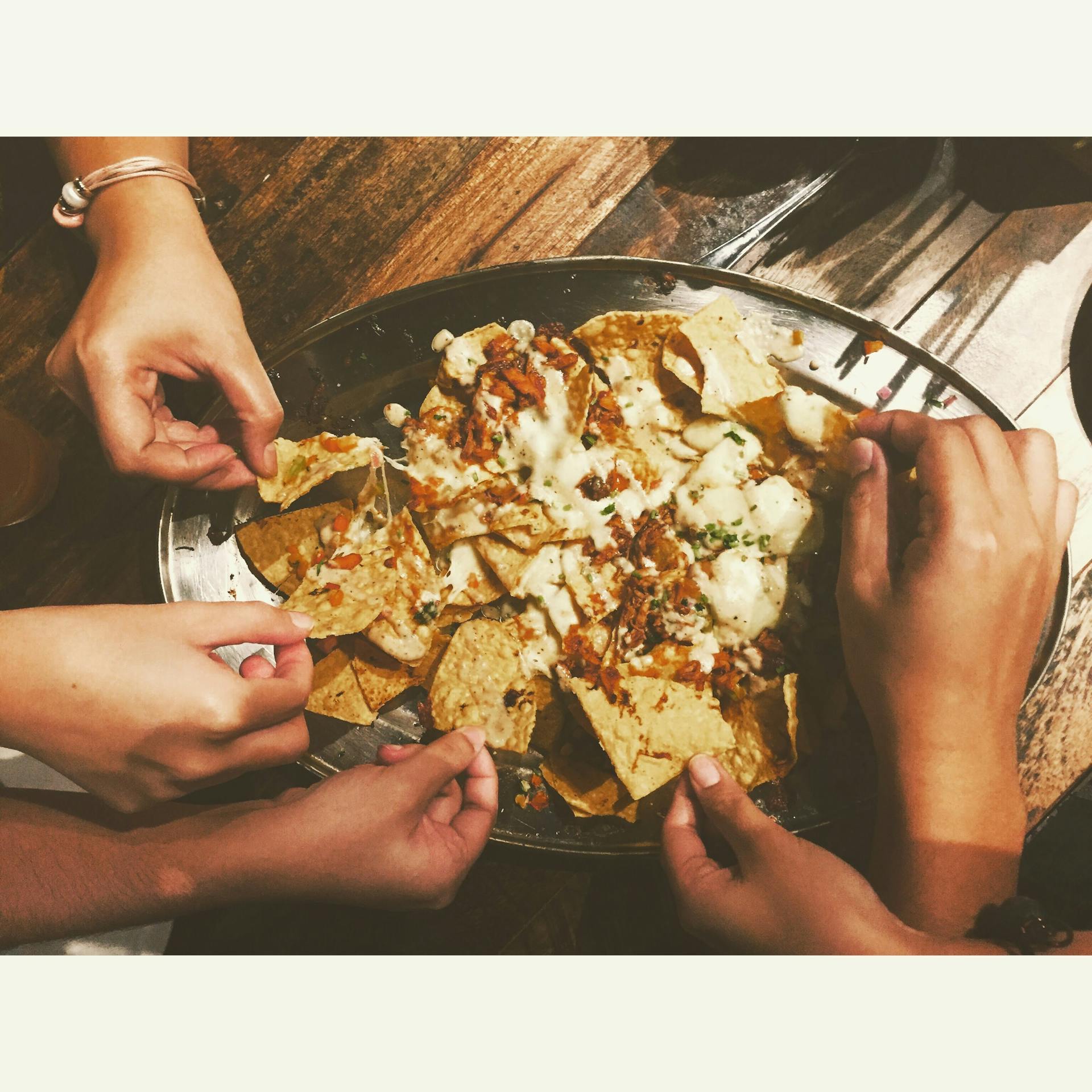 People sharing a snack | Source: Pexels