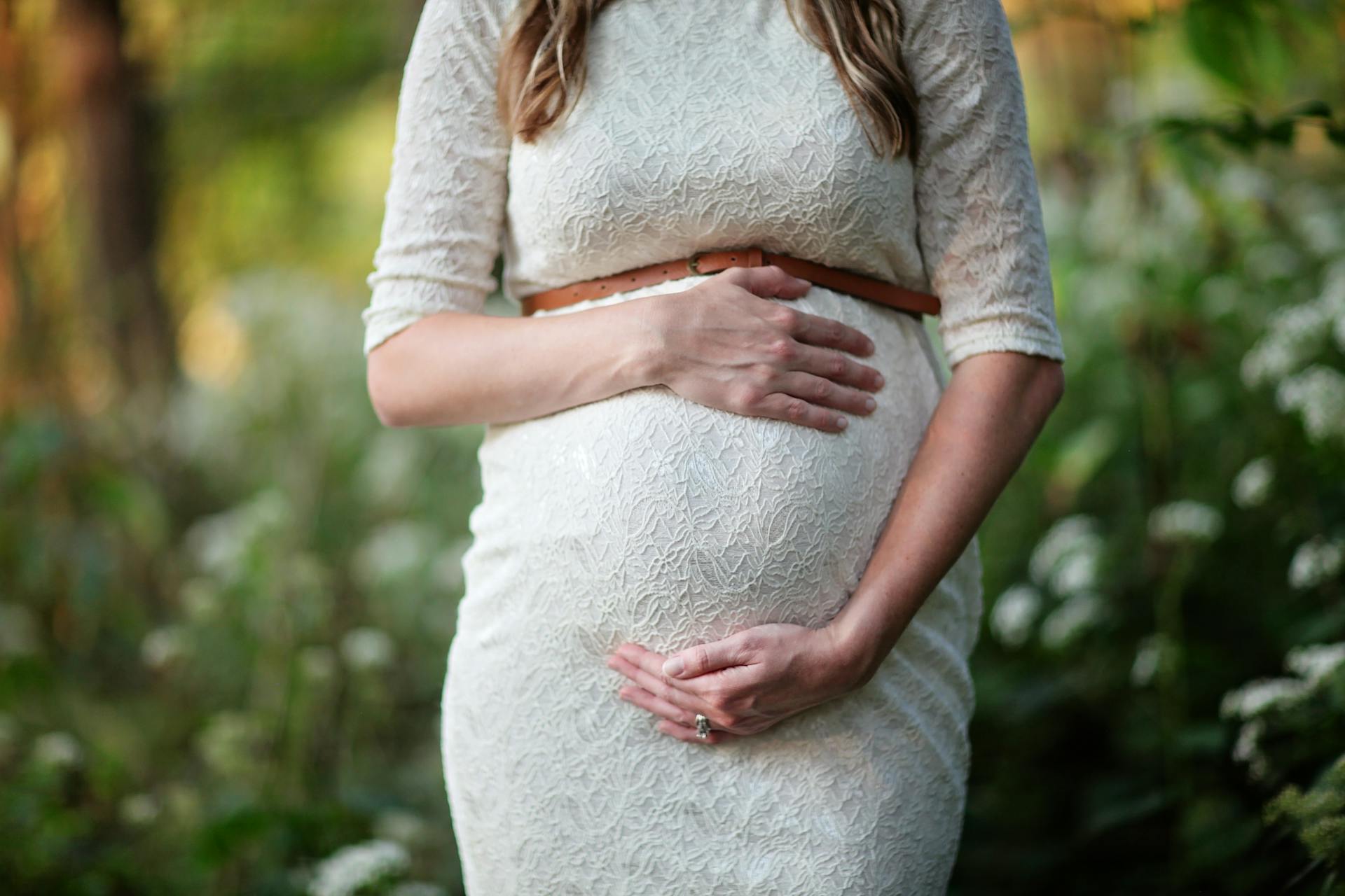 A pregnant woman holding her baby bump | Source: Pexels