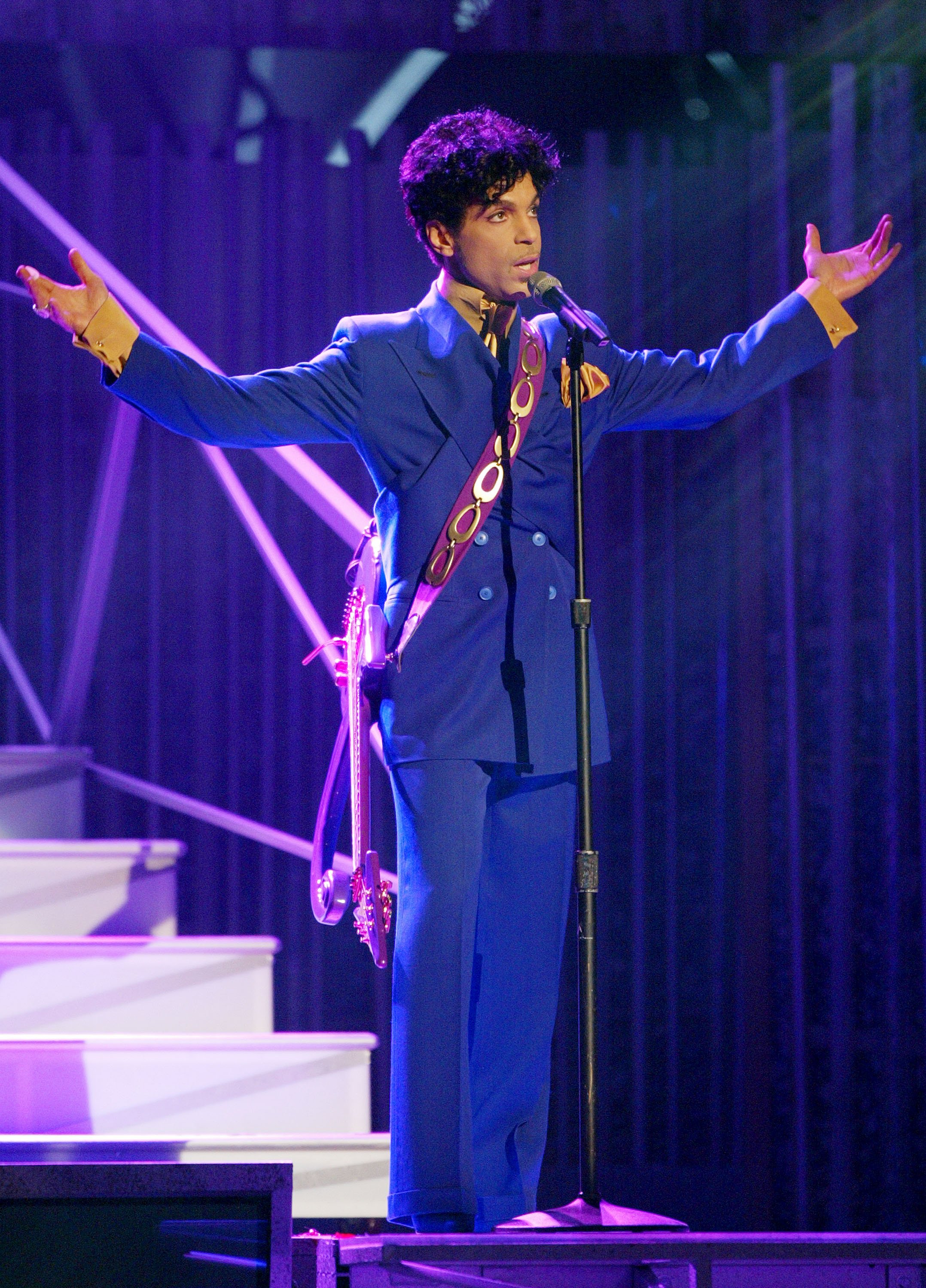 Grammy and Oscar-winning recording artist Prince performs the song "Purple Rain" at the 46th Annual Grammy Awards held at the Staples Center on February 8, 2004 in Los Angeles, California. | Photo: Getty Images