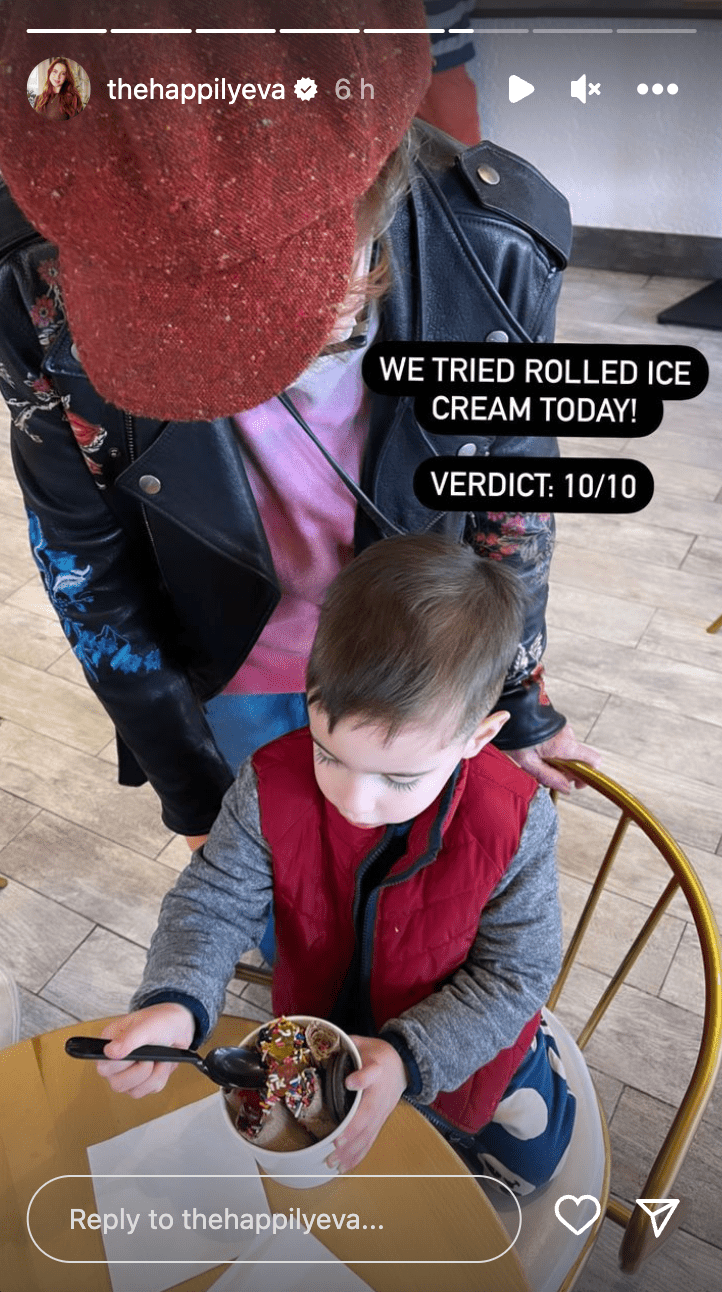 Susan Sarandon's grandchildren trying rolled ice cream | Source: Instagram.com/thehappilyeva