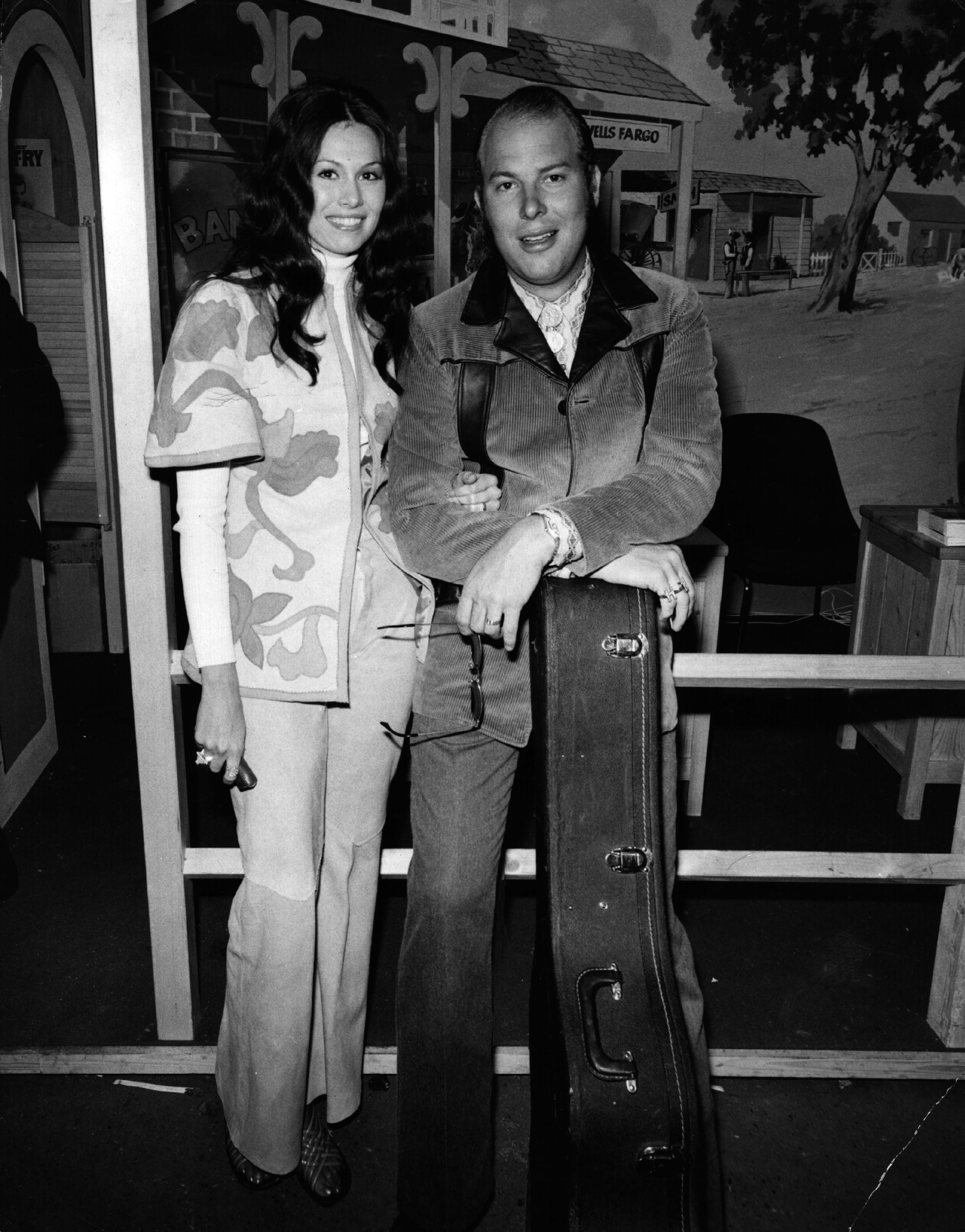 Hank Williams Jr. and Gwendolyn Sue Yeargain in London for the International Country Music Festival on April 12, 1972 | Source: Getty Images
