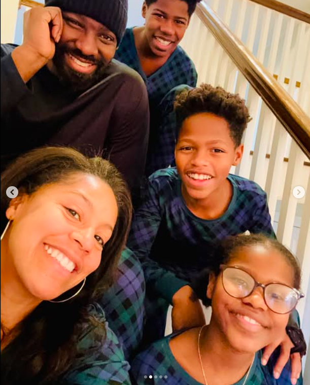 Sheinelle Jones and Uche Ojeh posing for a photo with their three kids, Kayin, Uche and Clara Ojeh, posted on December 25, 2023. | Source: Instagram/sheinelle_o