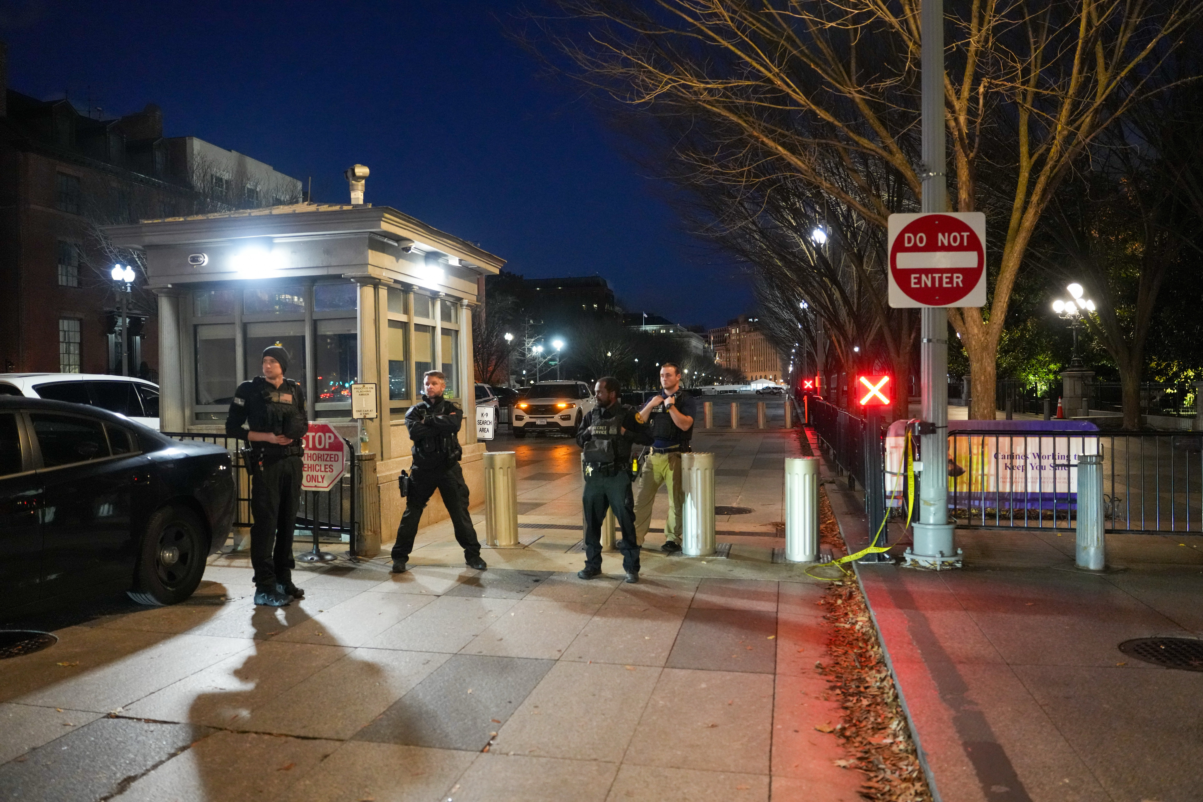 Law enforcement officers stand guard at the White House on November 26, 2025 | Source: Getty Images