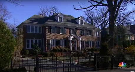 The "Home Alone" house in Chicago, Illinois posted on December 16, 2021 | Source: YouTube/NBCNews