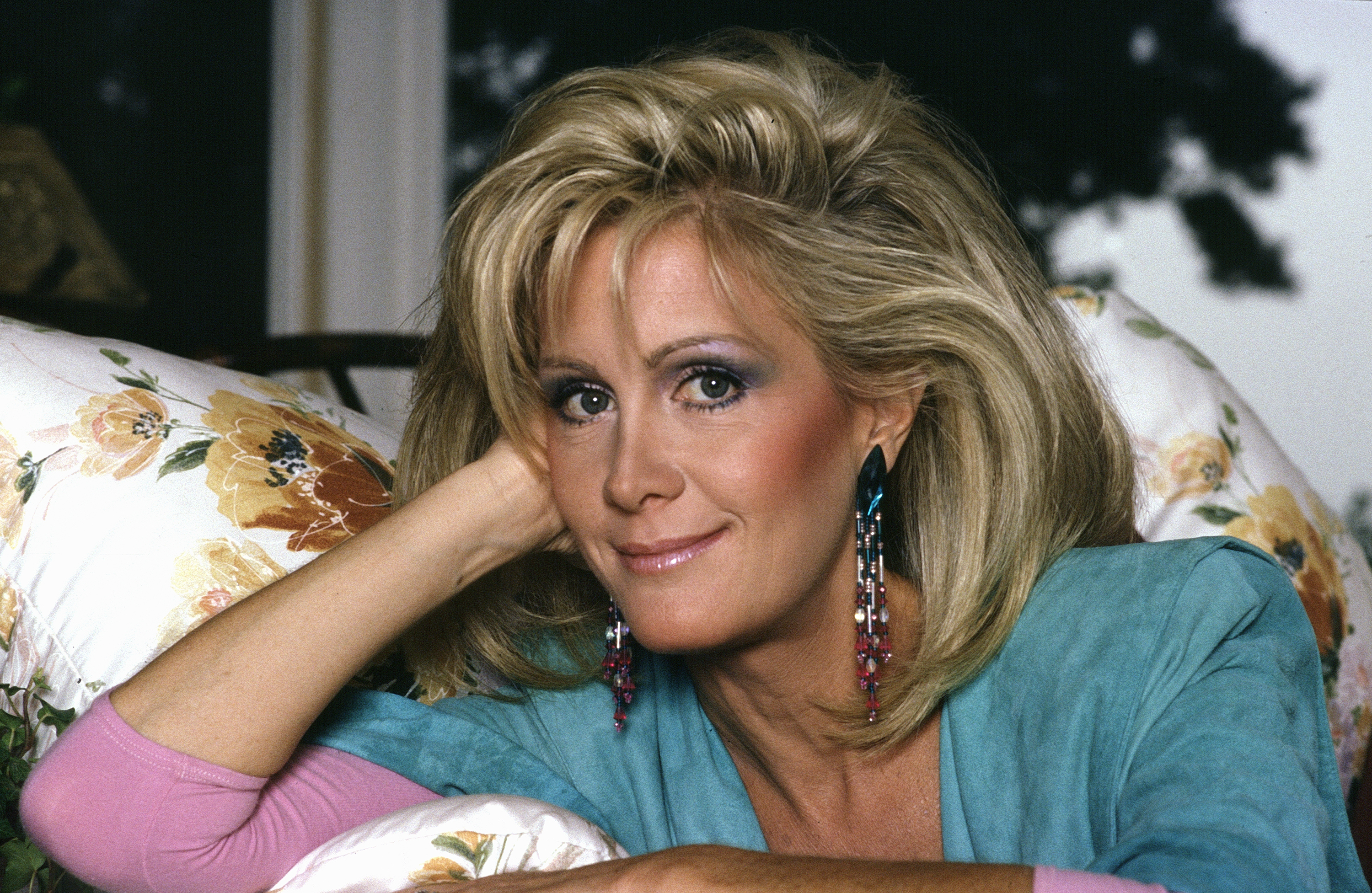 Joan Van Ark portrait at home on September 29, 1985 in Los Angeles, California. | Source: Getty Images