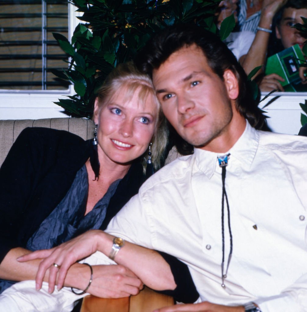 Patrick Swayze poses for some portrait shots with his wife Lisa Niemi, circa 1980s | Source: Getty Images