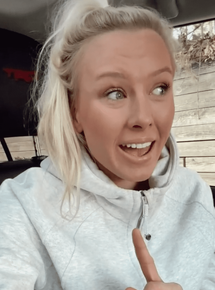 In a viral TikTok video a US Paralympic gold medalist tells viewers about the woman that bullied her because she parked in the handicap bay | Photo: TikTok/jessicatatianalong 
