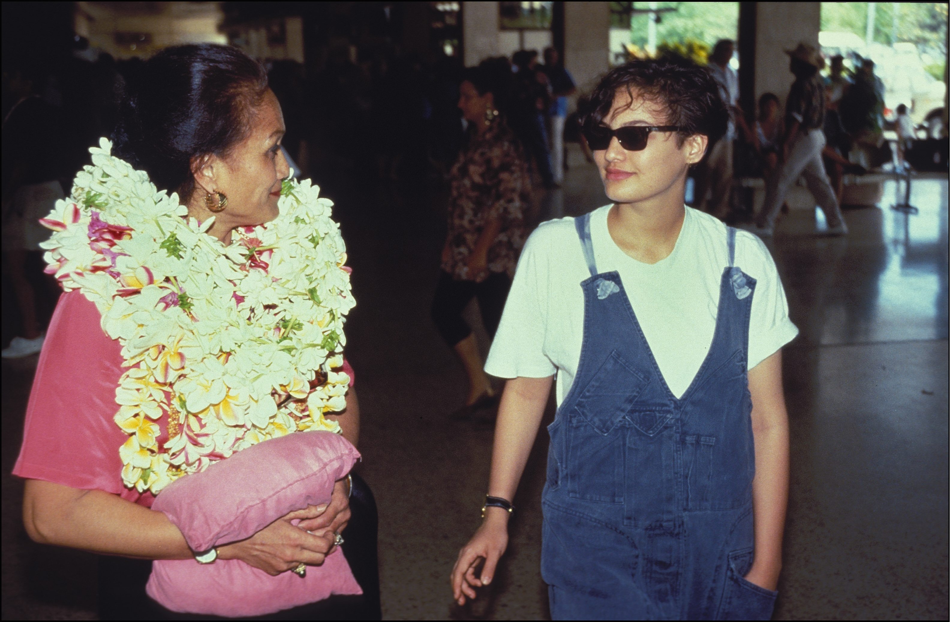 Cheyenne Brando walking with her mother Tarita Teriipaia | Source: Getty Images