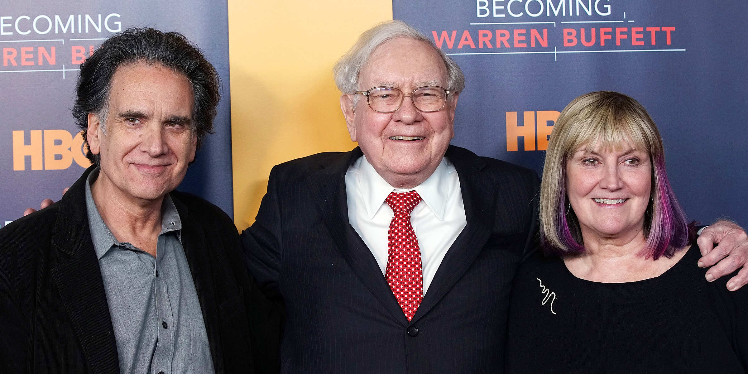 Peter, Warren, and Susie Buffett | Source: Getty Images