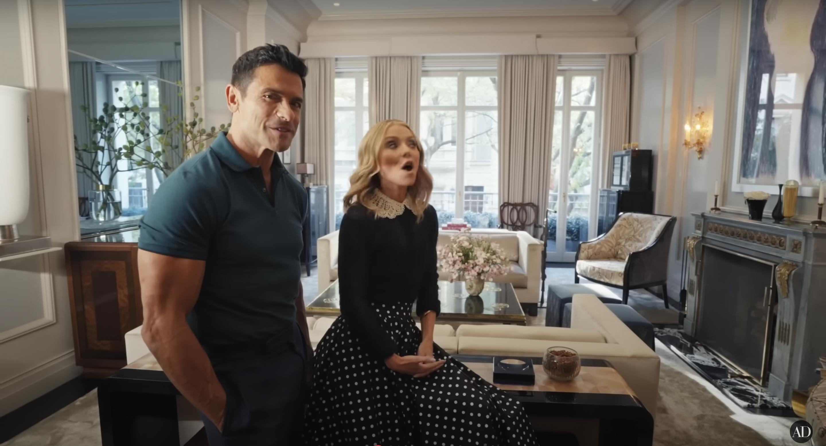 Kelly Ripa and Mark Consuelos showcase their New York townhouse living room, dated December 10, 2024 | Source: YouTube/@Archdigest