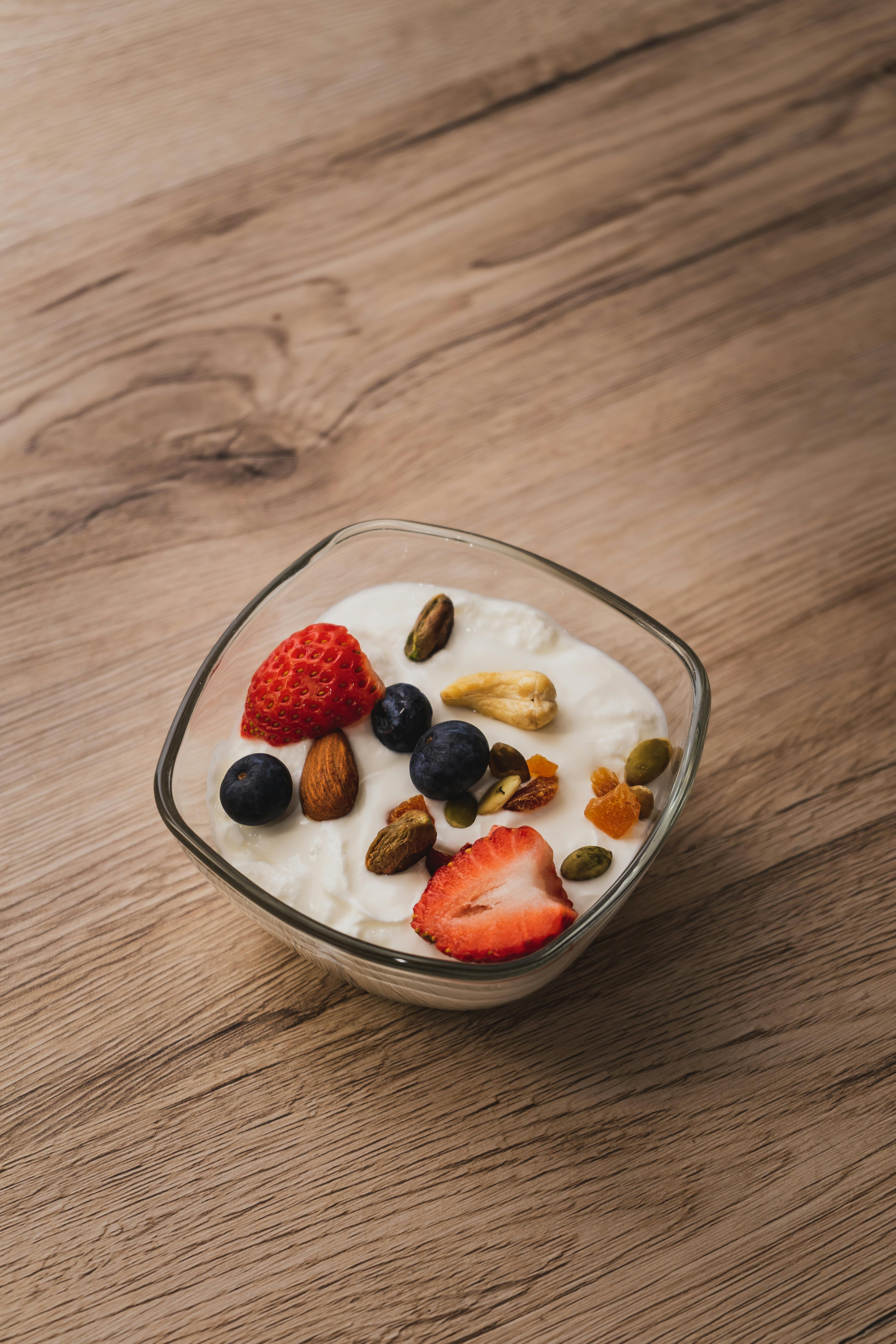 Yogurt with fruit and nuts. | Source: Pexels