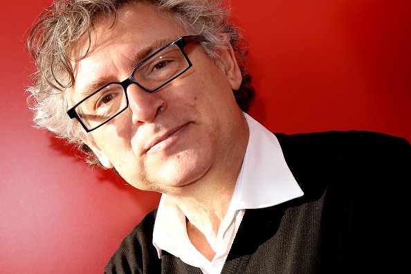 L'écrivain Michel Onfray pose lors d'une séance de portrait à Paris.|Photo : Getty Images