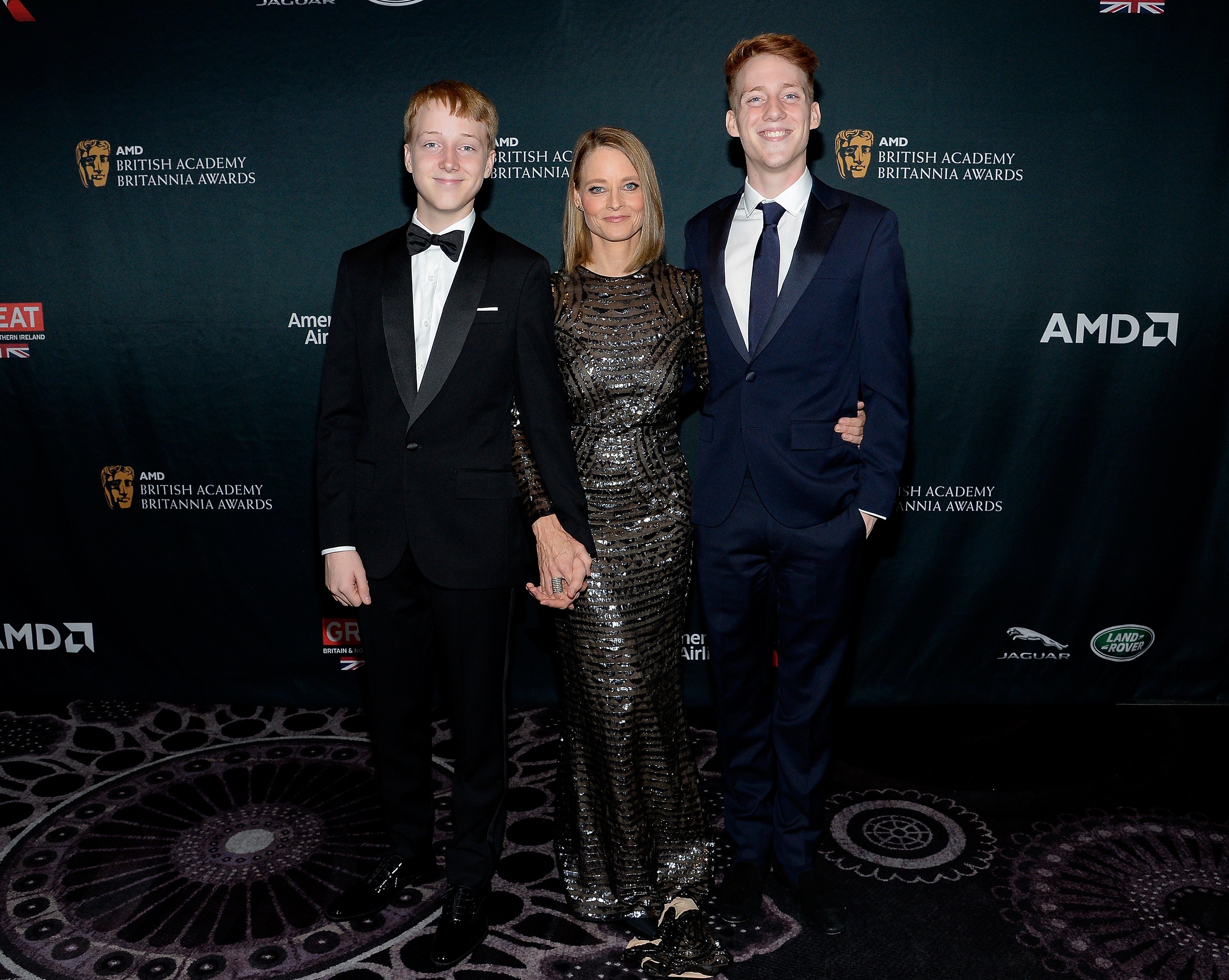 Kit Bernard Foster, Jodie Foster, and Charles Bernard Foster at the 2016 AMD British Academy Britannia Awards on October 28, 2016, in Beverly Hills | Source: Getty Images