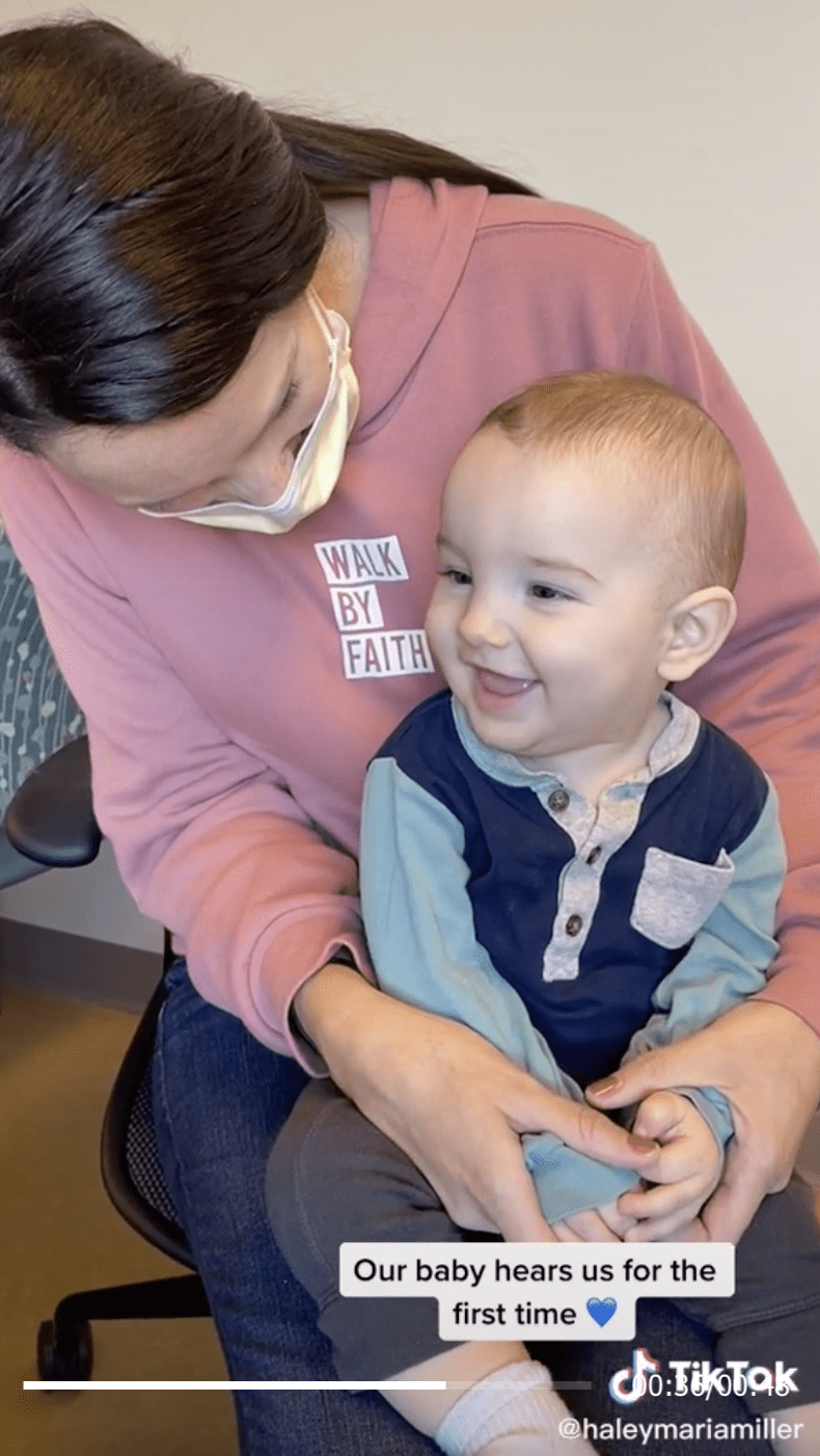 The precious moment a baby hears his parents' voice for the first time. | Photo: tiktok.com/@haleymariamiller