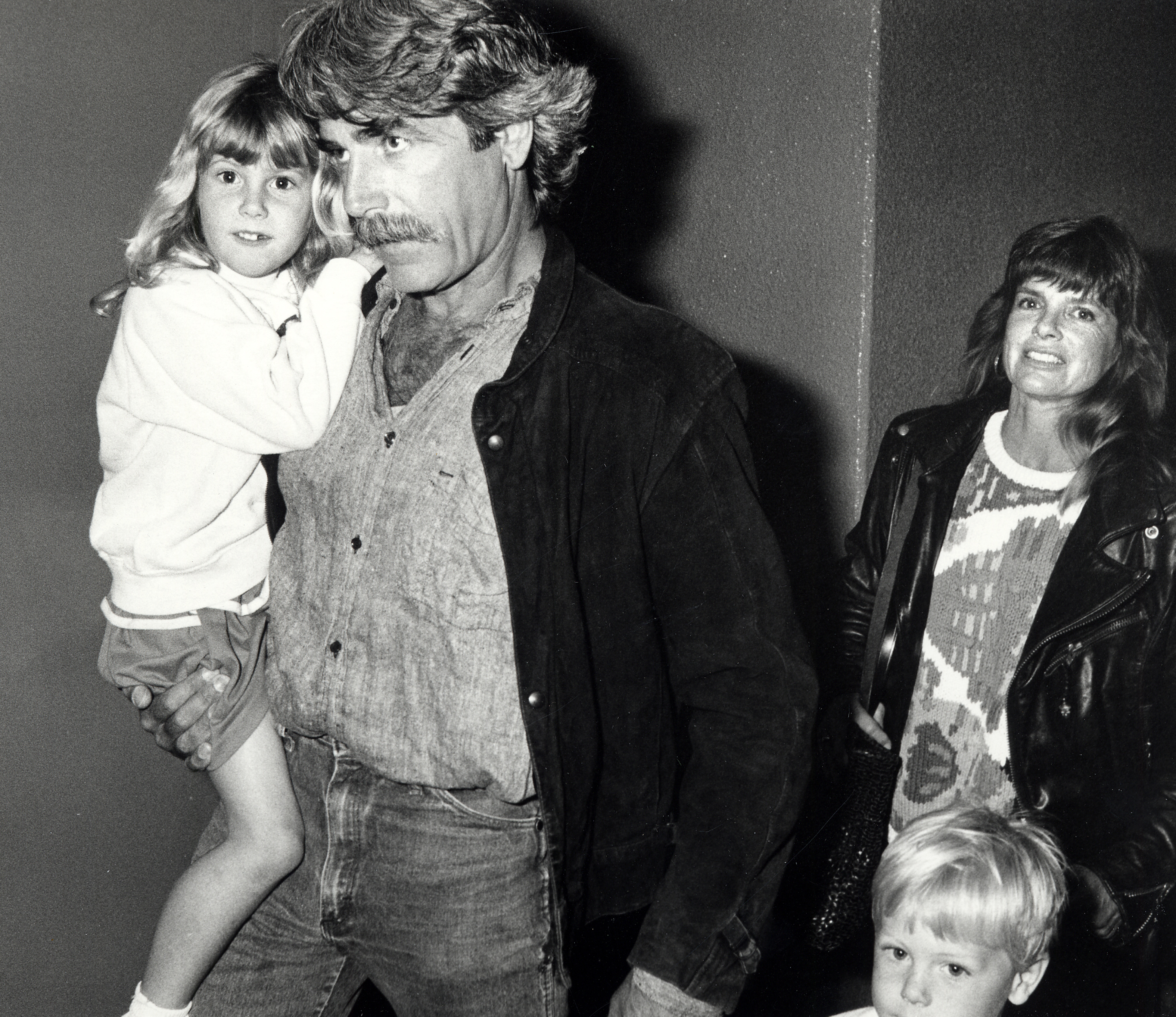 Sam Elliott, Katharine Ross, and Cleo Elliott on March 14, 1990 in Inglewood, California | Source: Getty Images