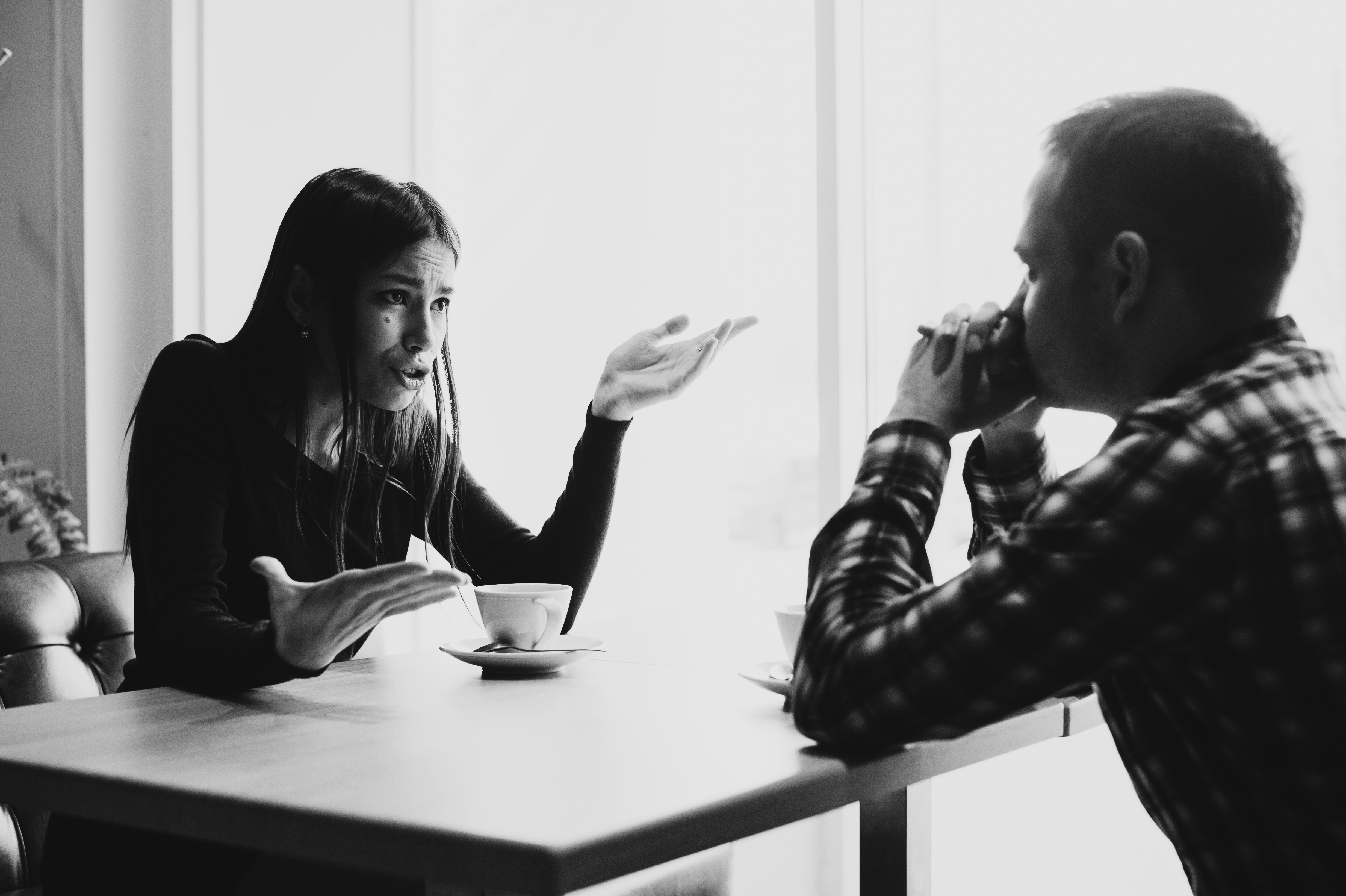 Young couple arguing in kitchen. | Source: Shutterstock