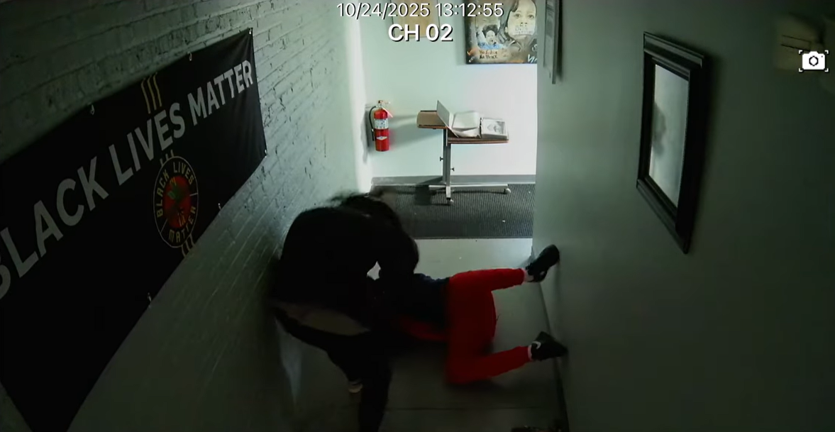 Both appear locked in a physical struggle inside the narrow hallway, as posted on March 4, 2026 | Source: Youtube/LMCScanner