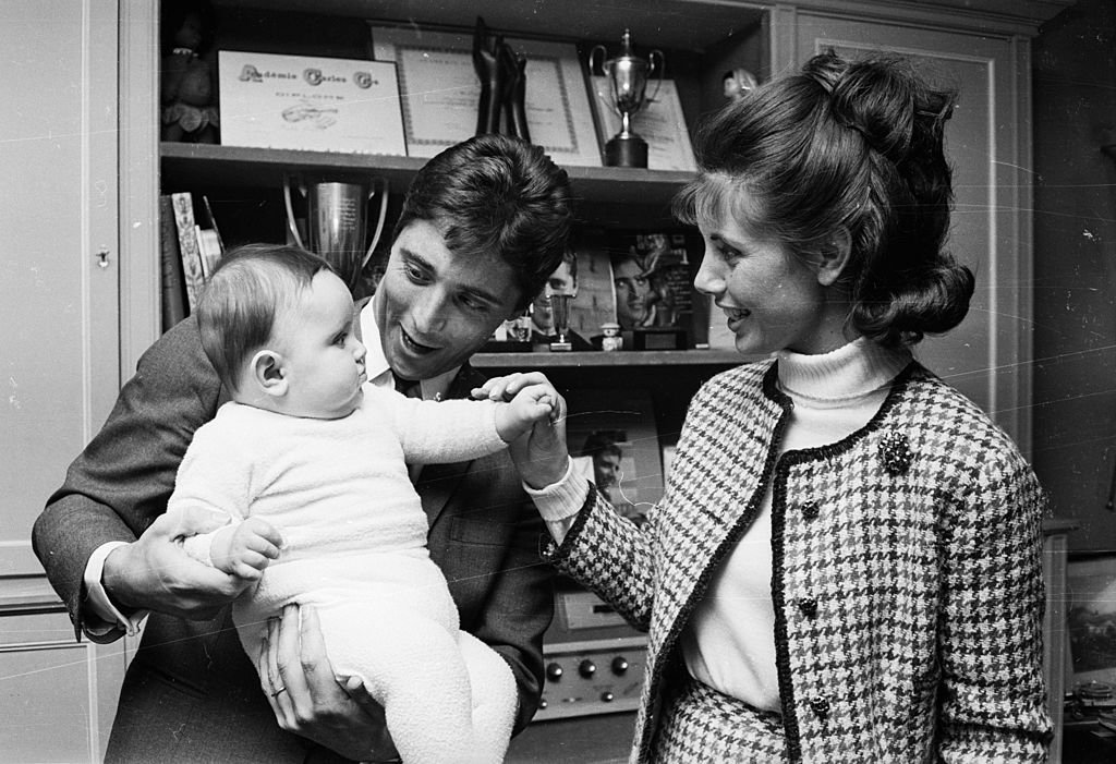 Sacha et Francine auprès de Laurent un an après sa naissance en 1965. l Source : Getty Images
