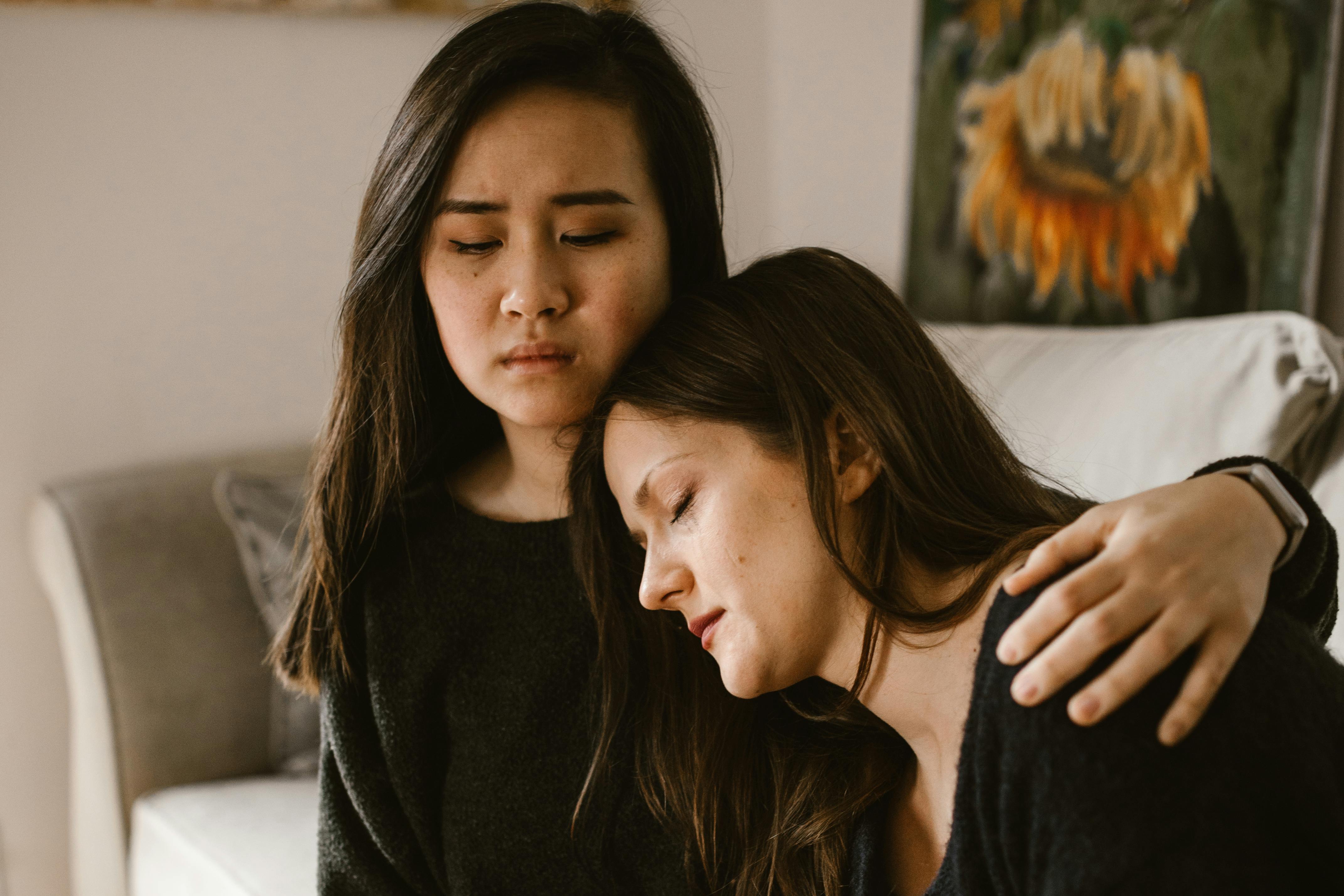 Friends comforting each other | Source: Pexels