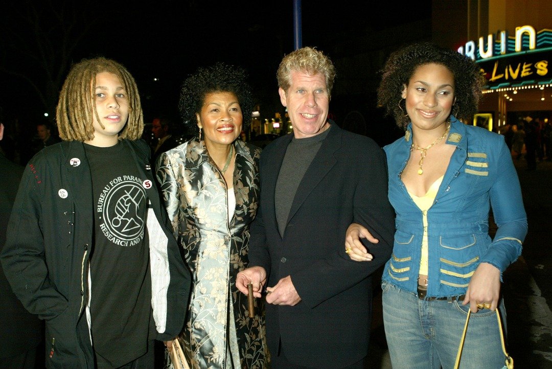 Actor Ron Perlman, his son Brandon (L), wife Opal and daughter Blake (R) arrive at the premiere of "Hellboy" at the Mann Village Theater on March 30, 2004 | Source: Getty Images