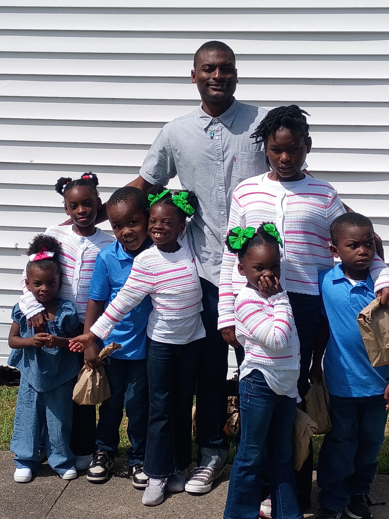 Shamar Elkins with his children, posted on April 5, 2026. | Source: Facebook/Shamar Elkins