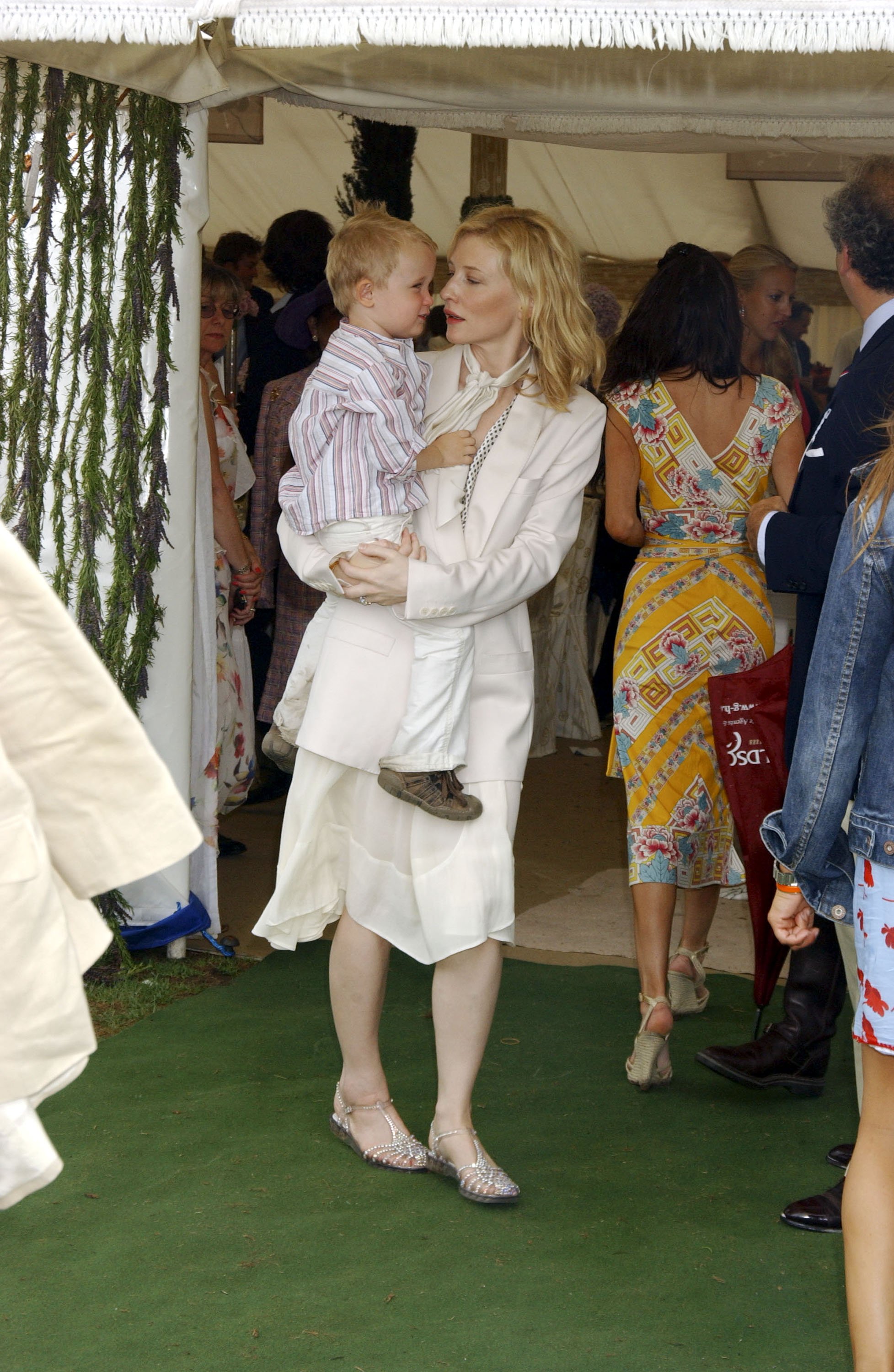 Cate Blanchett and Dashiell Upton at the Cartier International Day on July 24, 2005 | Source: Getty Images