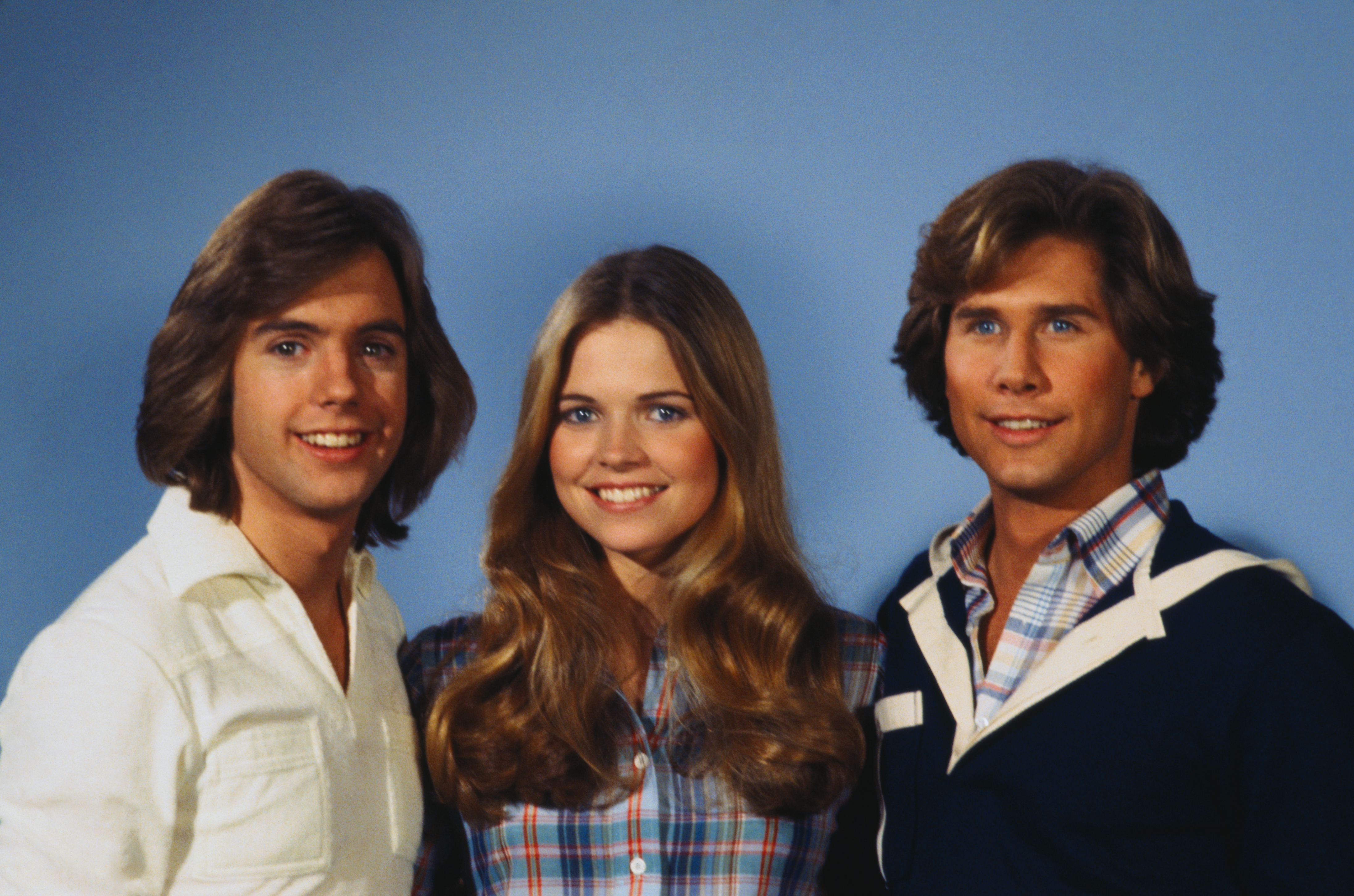 Janet Louise Johnson, 18, (C) poses with Shaun Cassidy (L) and Parker Stevenson at Universal Studios circa 1978. | Source: Getty Images