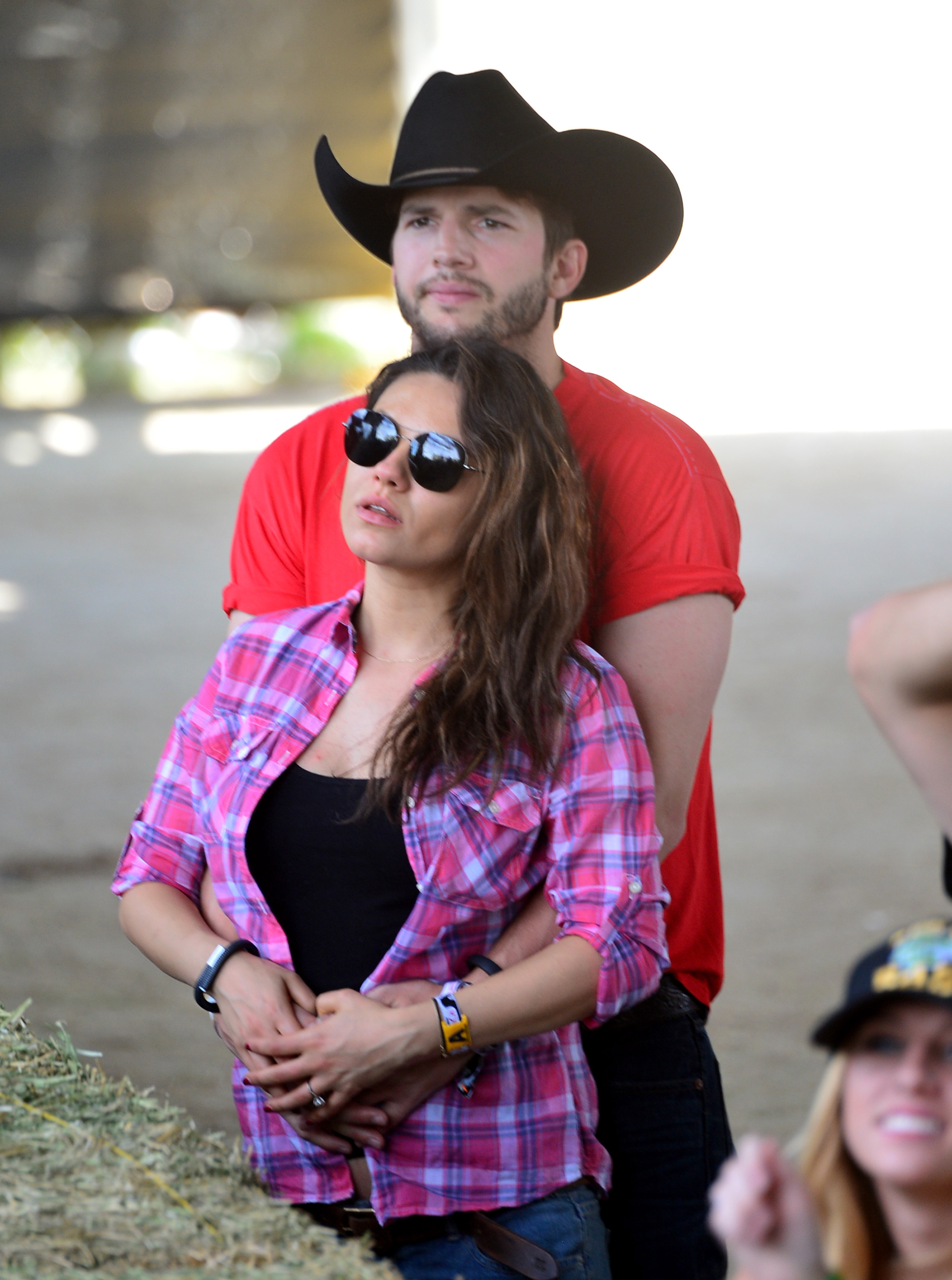 Mila Kunis and Ashton Kutcher on April 25, 2014, in Indio, California. | Source: Getty Images