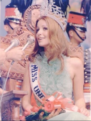 Amparo Muñoz tras ganar el Miss Universo en 1974. | Imagen: YouTube/Alejandro Zuniga Recordando