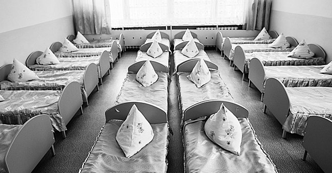 Several beds in a room | Source: Getty Images