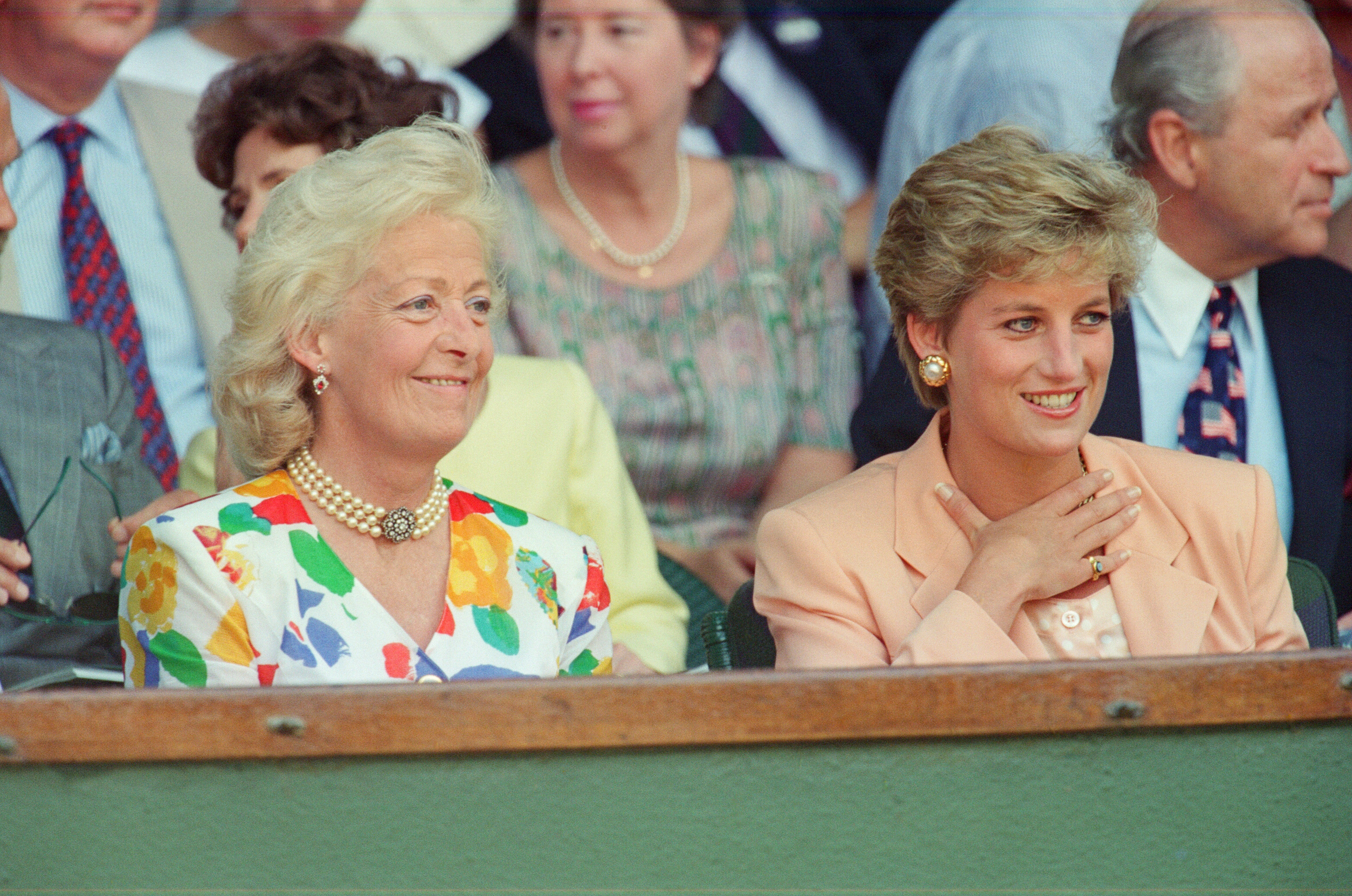 Frances Shand Kydd and Princess Diana at the Men's Singles Wimbledon Tennis Final on July 04, 1993 | Source: Getty Images