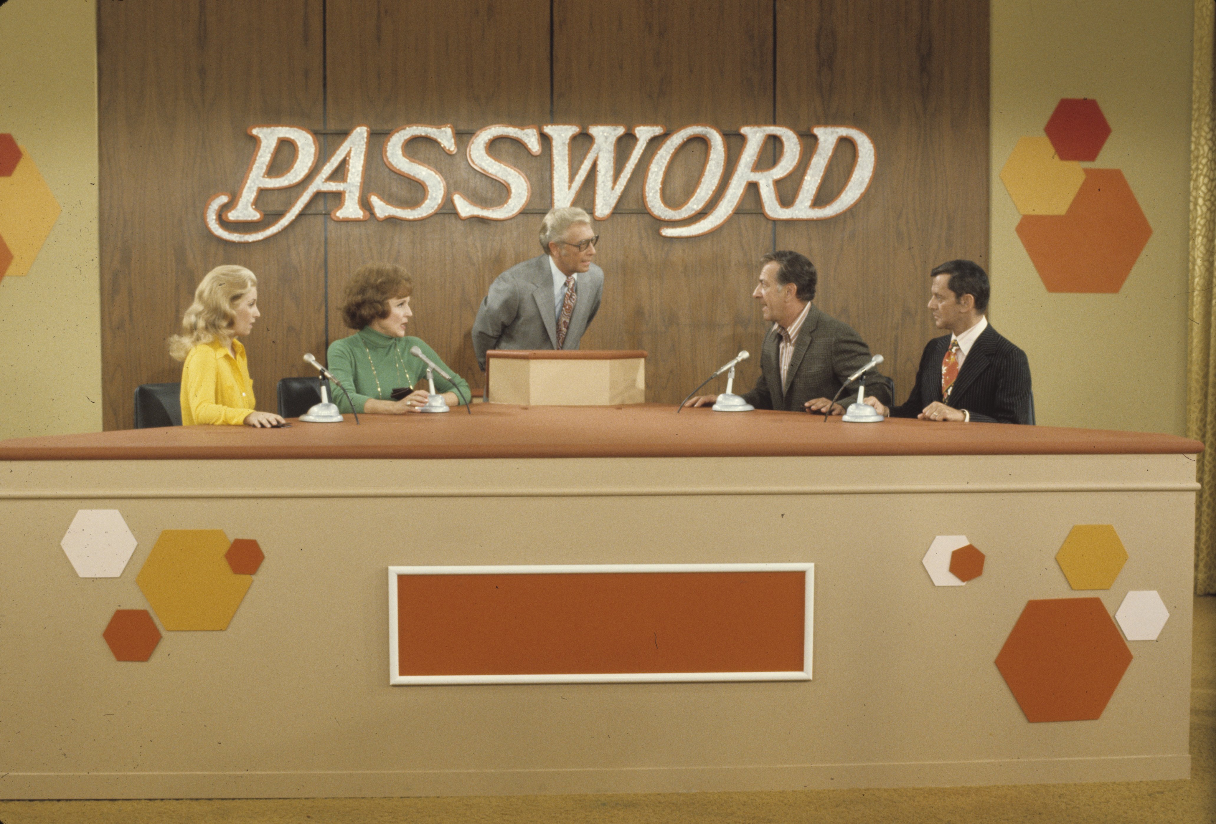 Betty White, Allen Ludden, Jack Klugman, Tony Randall during the taping of the game show, "Password" on December 1, 1972 ┃ Source: Getty Images