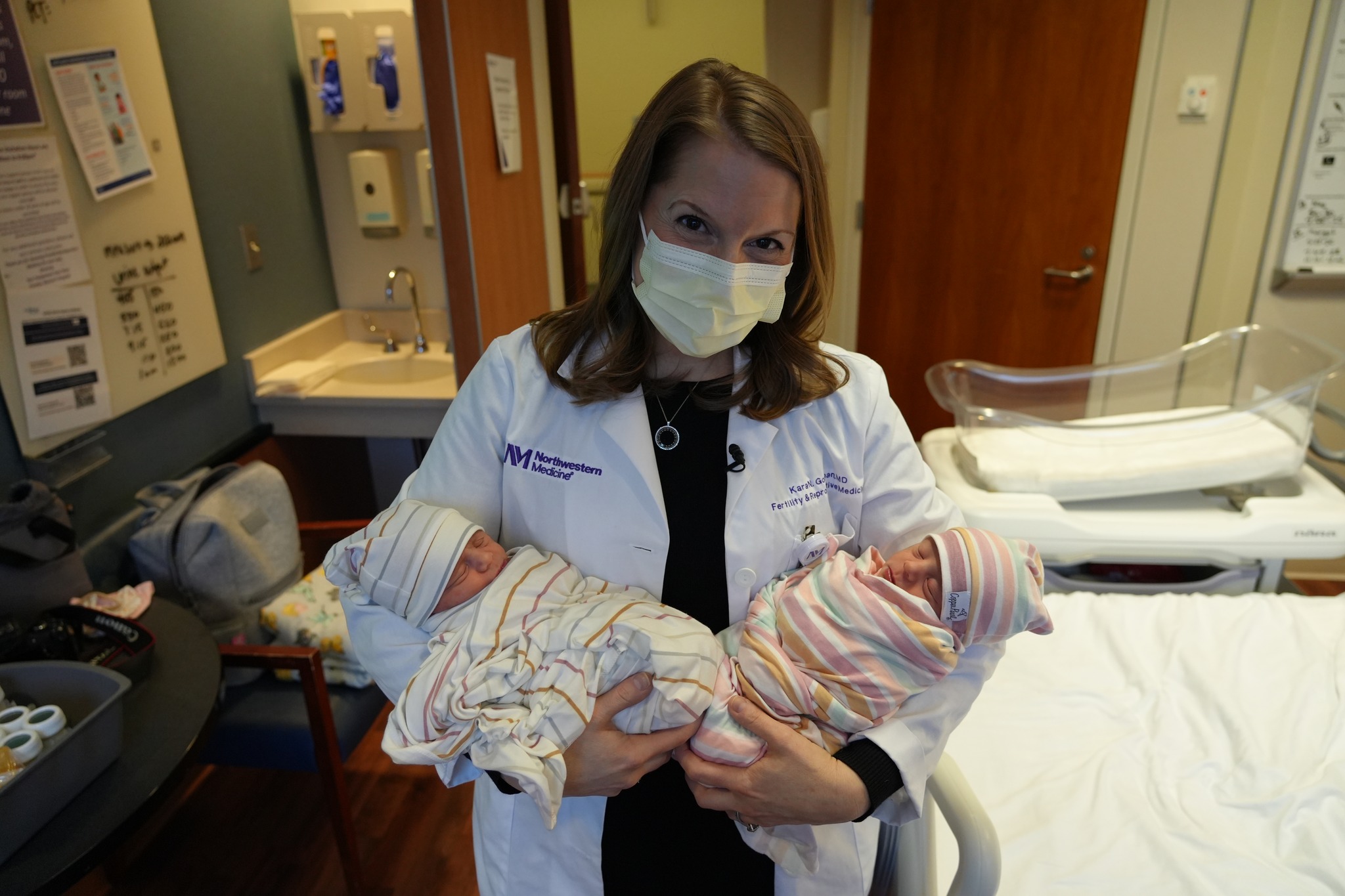 A doctor holds Shelly Battista's newborn twins at the hospital, dated January 12, 2023 | Source: Facebook/northwesternmedicine