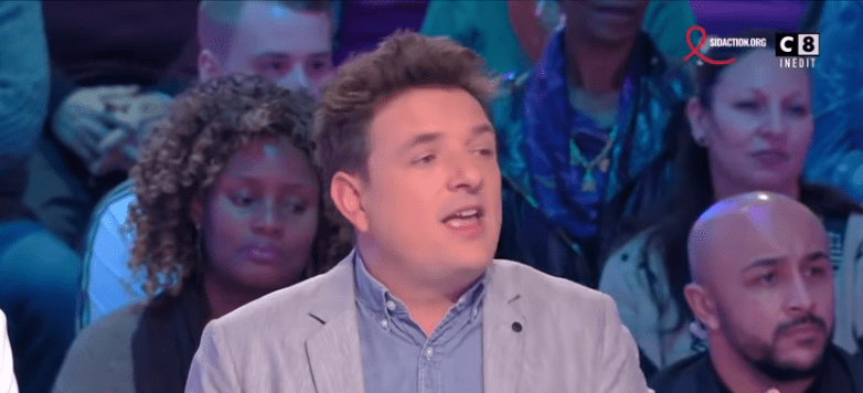 Angevert de Closer explique sur le plateau de TPMP People comment Laeticia est obligée de "réinventer son entourage". | YouTube/Wizard Game