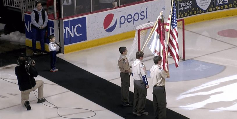Landon Mak singing the national anthem at the hockey game. | Photo: Facebook/Hershey Bears.