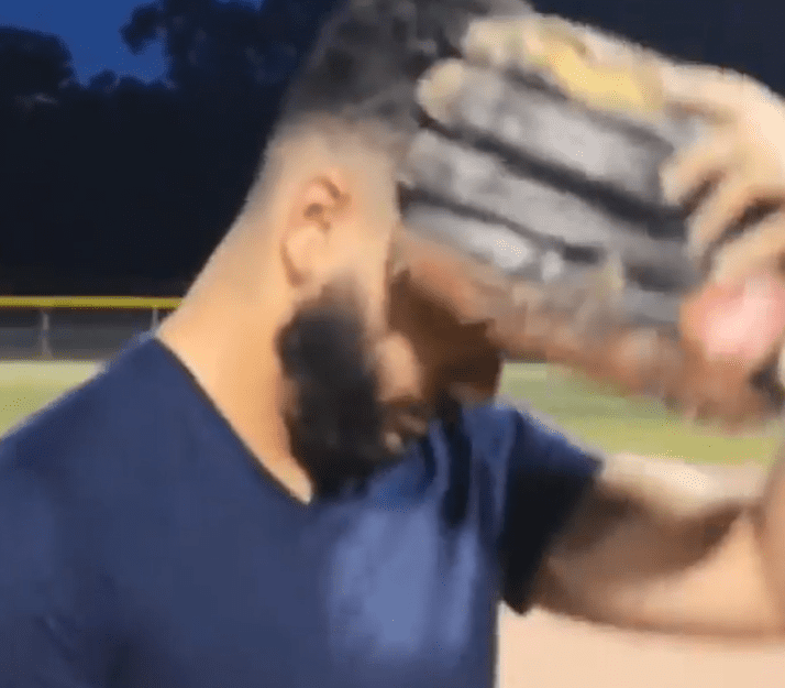 Leonardo Avila taking a baseball glove off his face to see his surprise.│Source: instagram.com/wvtm13