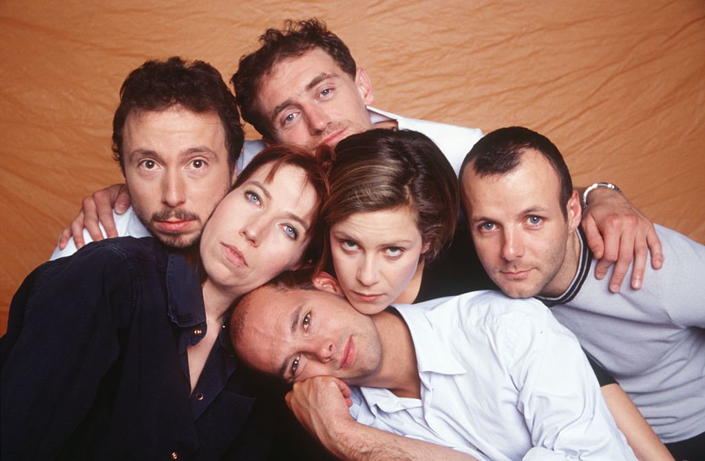 Maurice Barthélémy, Jean-Paul Rouve, Pierre-François Martin-Laval, Élise Larnicol, Marina Foïs et Pascal Vincent, du groupe de bandes dessinées français Les Robins des Bois. | Photo : Getty Images