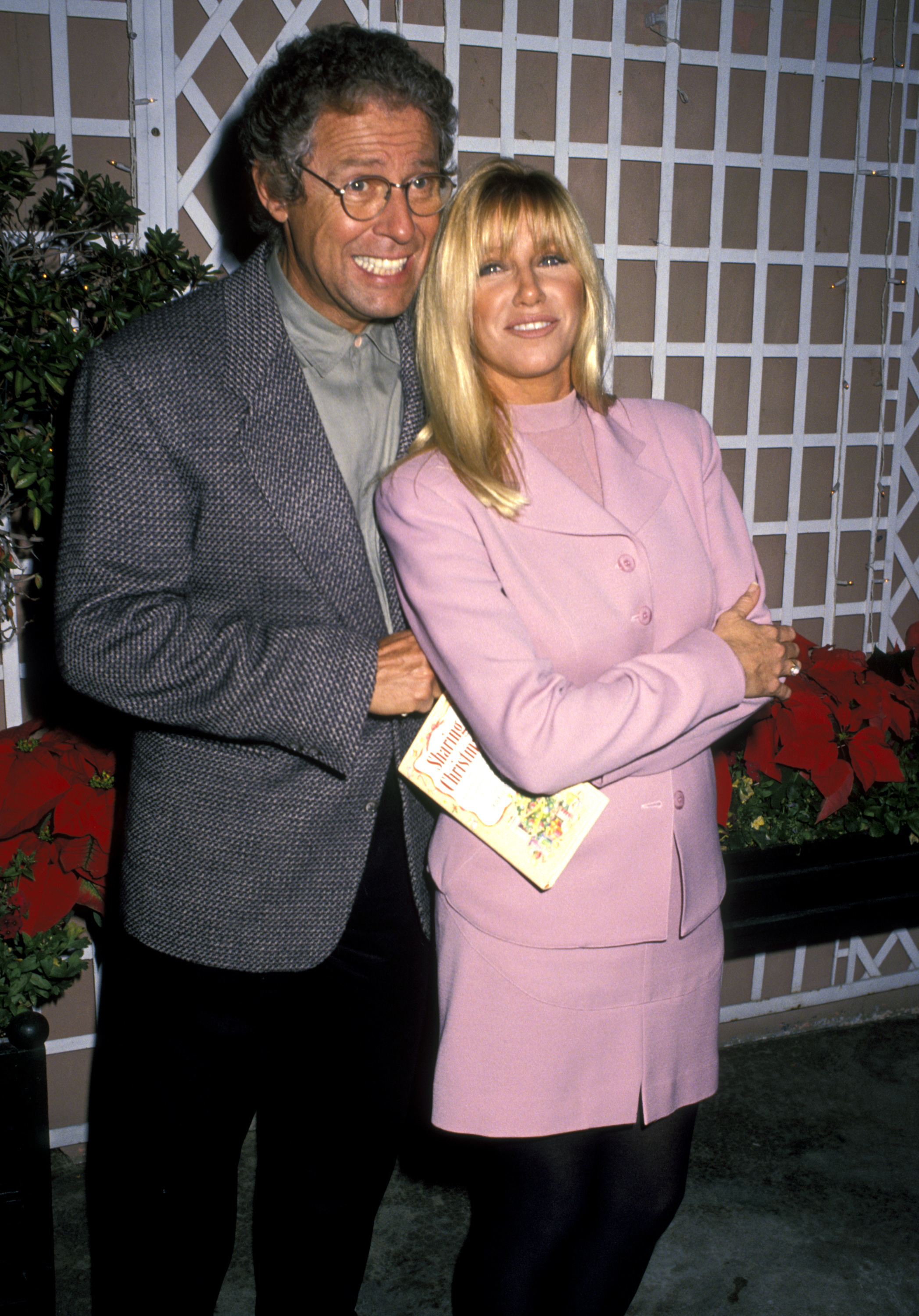 Suzanne Somers and Alan Hamel at a party for Deborah Raffin's book, "Sharing Christmas," in 1990 | Source: Getty Images