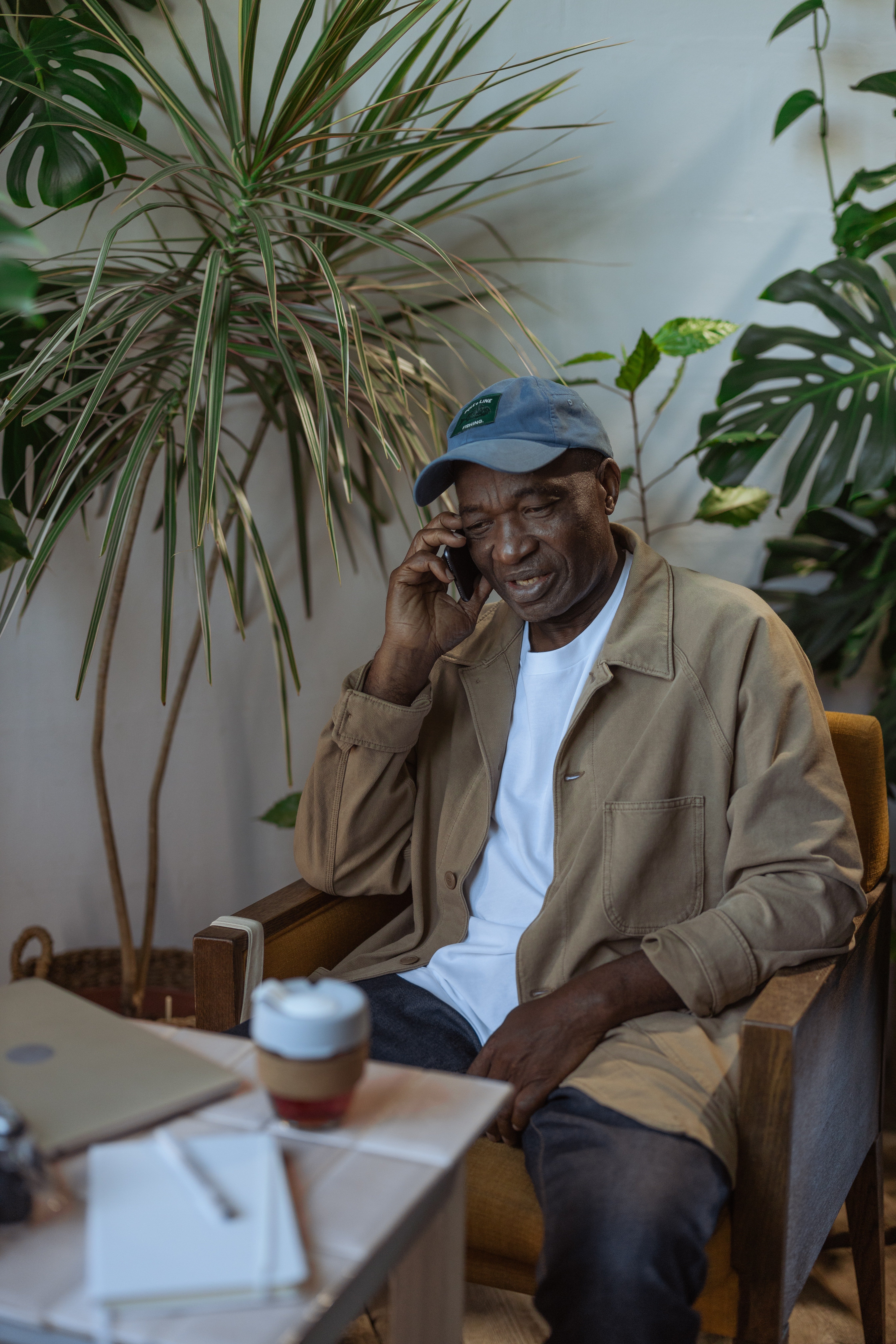 An elderly man talking on the phone. | Photo: Pexels/Ron Latch