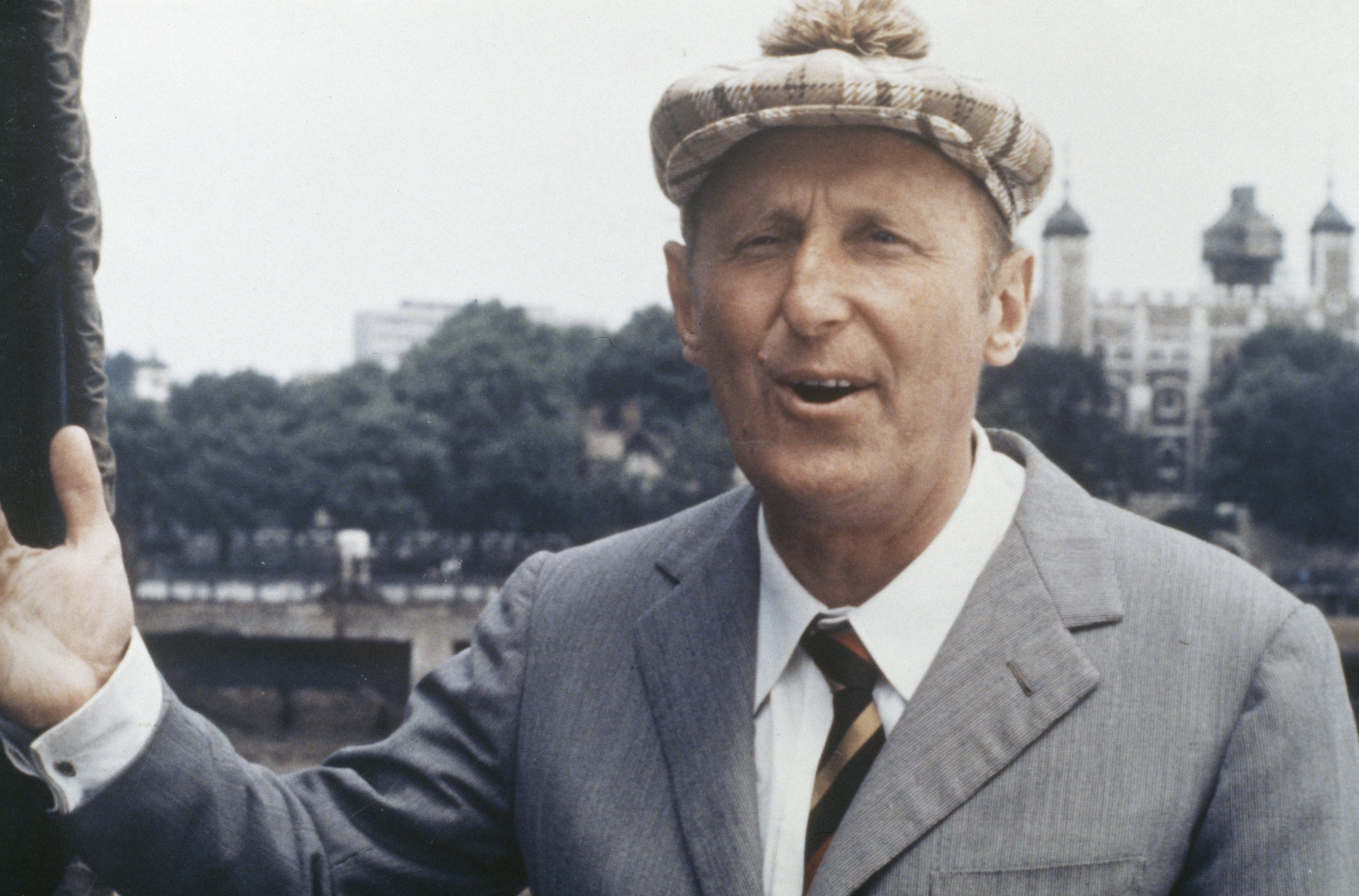 L'acteur français Bourvil sur le tournage du film "Le mur de l'Atlantique" qui débute en juin 1970 et réalisé par Marcel Camus. A cette époque, il lutte contre un cancer qui l'emportera en septembre de la même année.