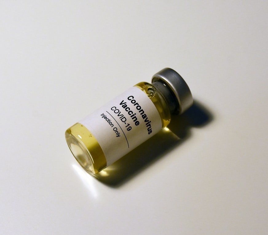 Une bouteille de vaccin contre le Covid-19. l Source : Unsplash