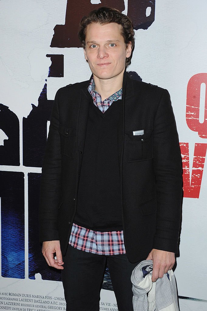 Le chanteur français Benabar (Bruno Nicolini) assiste à la première de 'L'homme qui voulait vivre sa vie' au cinéma Gaumont Marignan le 28 octobre 2010 à Paris, France. | Photo : Getty Images