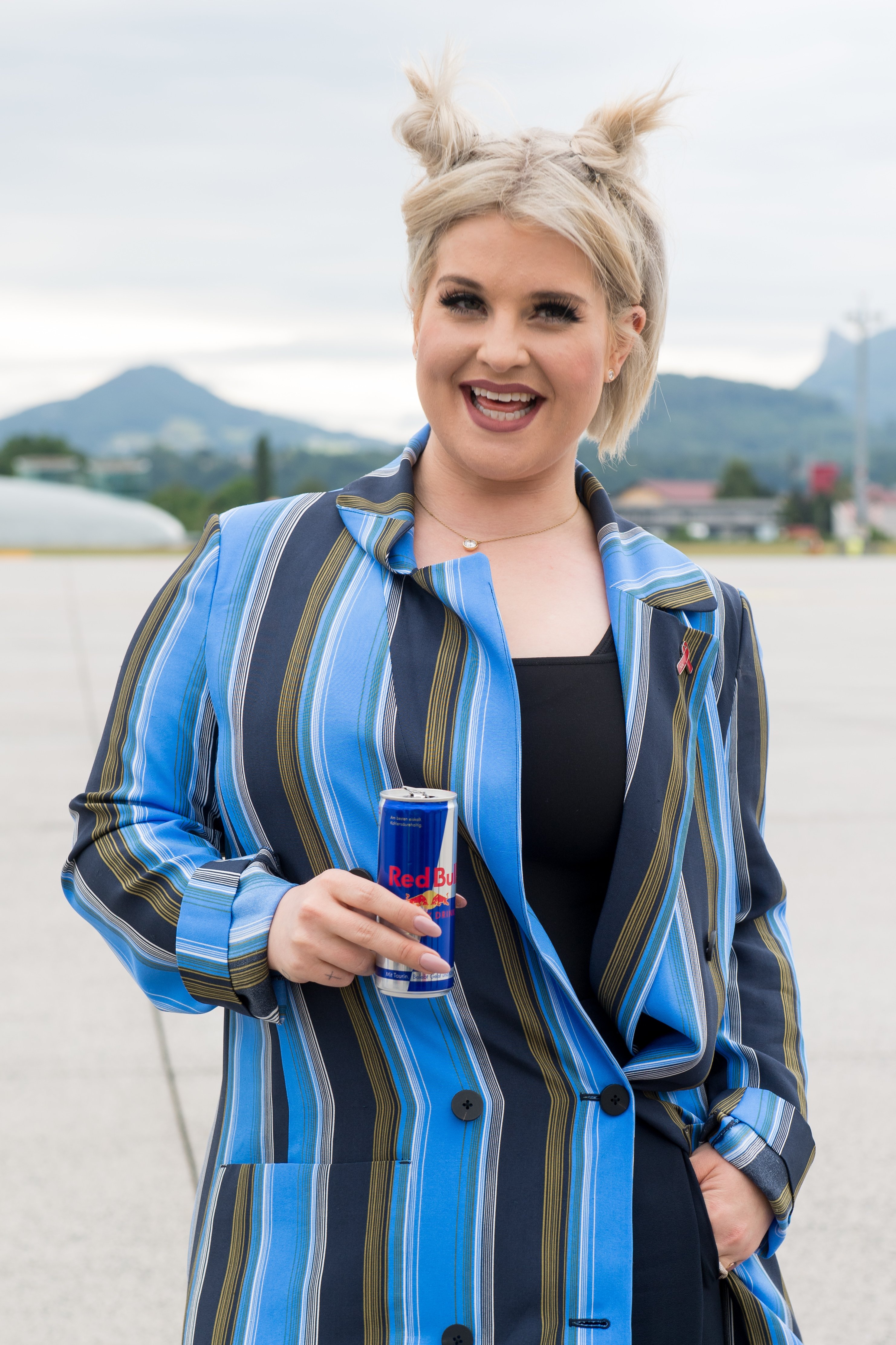 Kelly Osbourne during the arrival of the Life Ball plane on June 1, 2018 in Salzburg, Austria ┃Source: Getty Images
