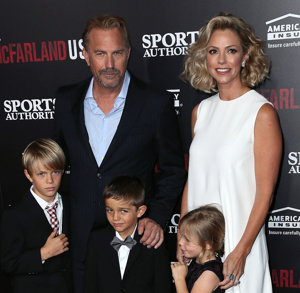 Kevin Costner, wife Christine Baumgartner and children attend the premiere of Disney's "McFarland, USA" on February 9, 2015. | Photo: GettyImages