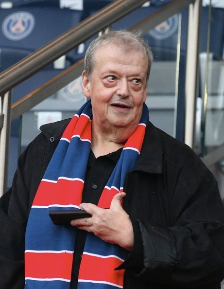 Guy Carlier assiste à la Ligue 1 entre le Paris Saint-Germain et le Toulouse FC au Parc Des Princes à Paris, France. | Photo : GettyImage