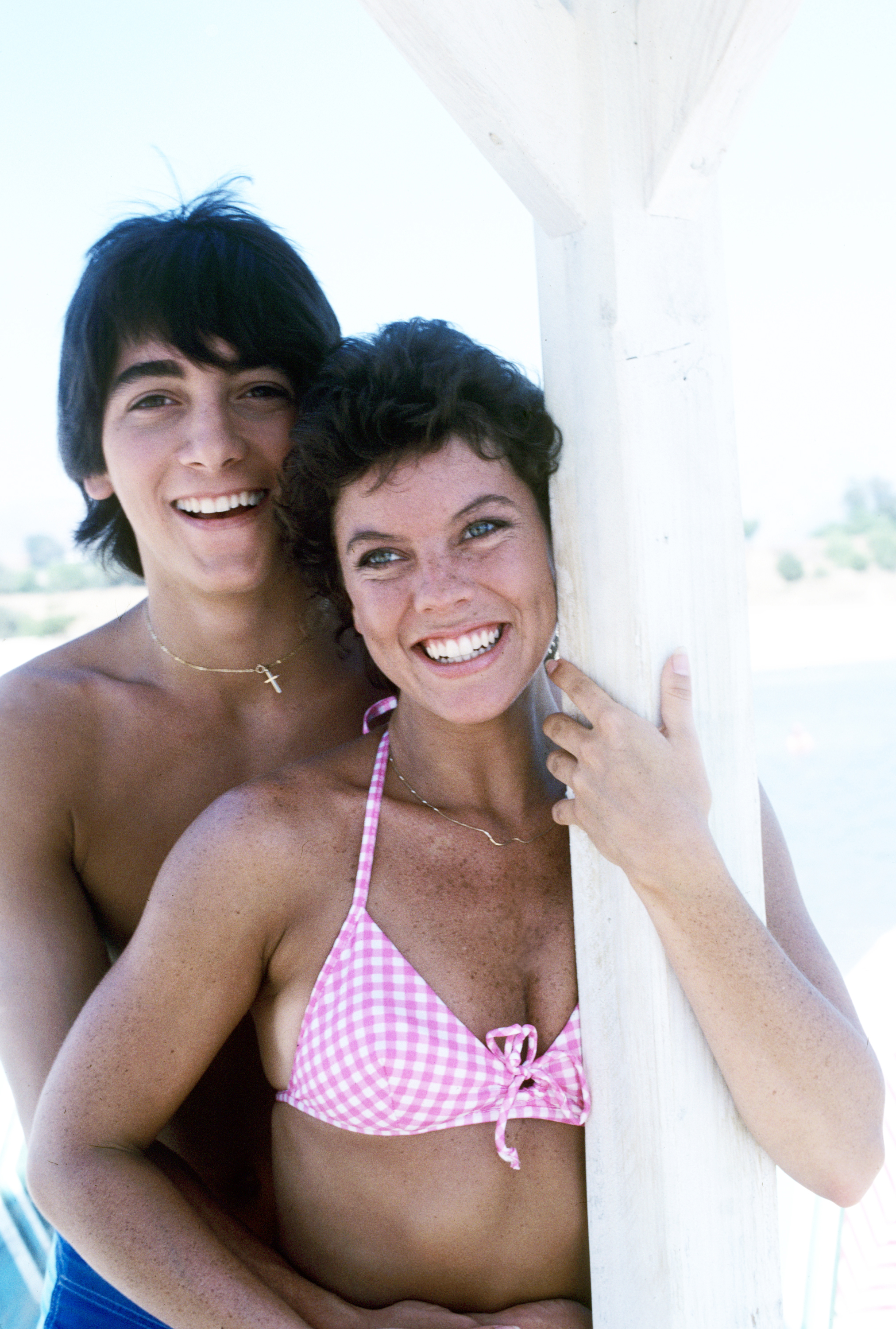 Actor Scott Baio and actress Erin Moran on the set of "Happy Days" on October 6, 1981 | Source: Getty Images