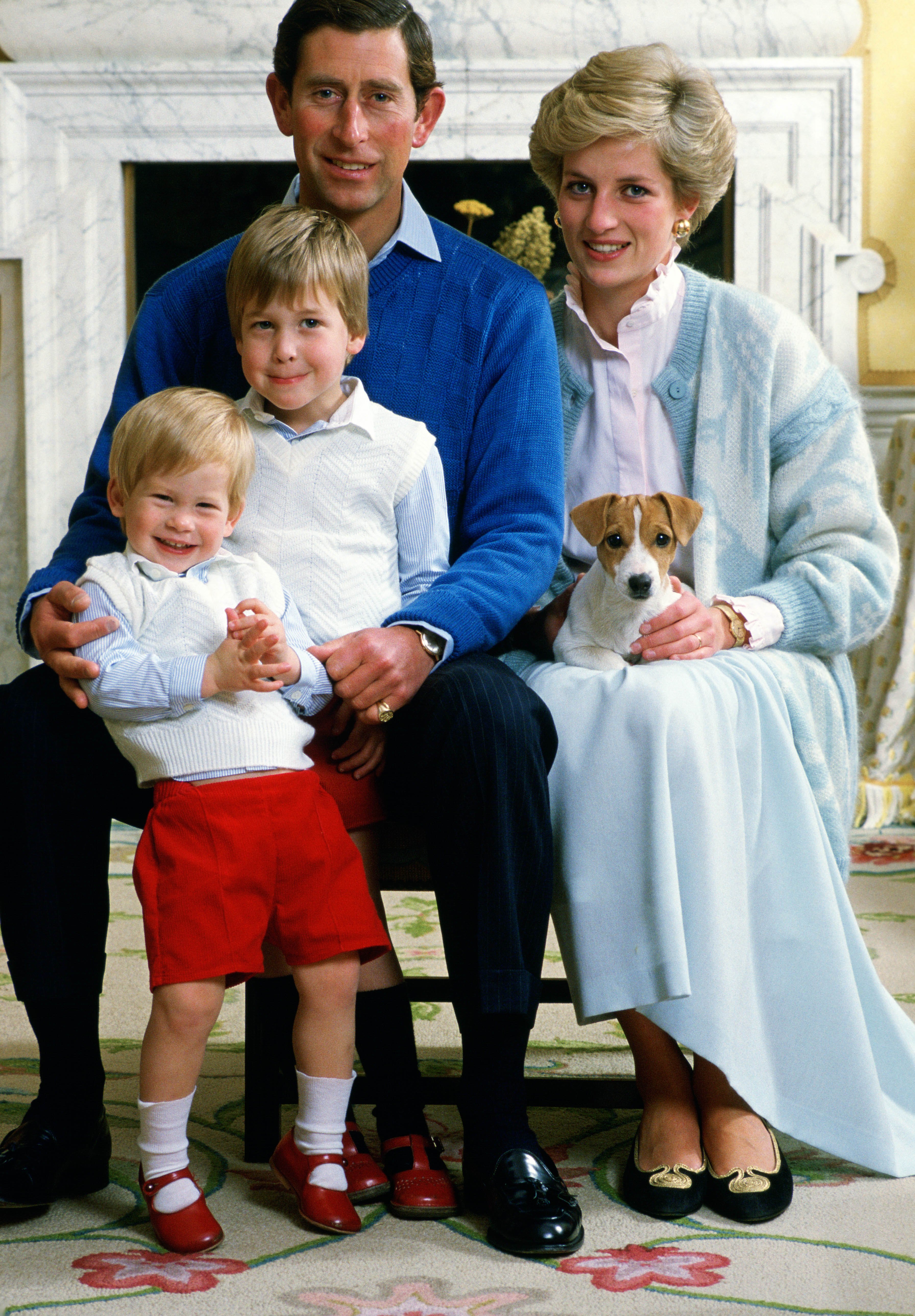Prince Charles, Prince of Wales and Diana, Princess of Wales at the Kensington Palace with their sons Prince William and Prince Harry on December 1, 1986 | Source: Getty Images