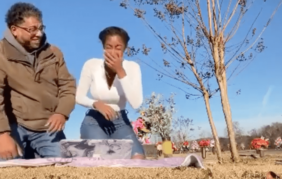 A teen and her father open an important letter at her mom's grave. | Source: instagram.com/dukestudents